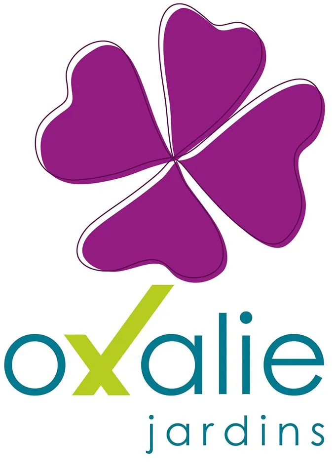Logo Oxalie Jardins avec un trèfle violet et le texte en turquoise et vert.