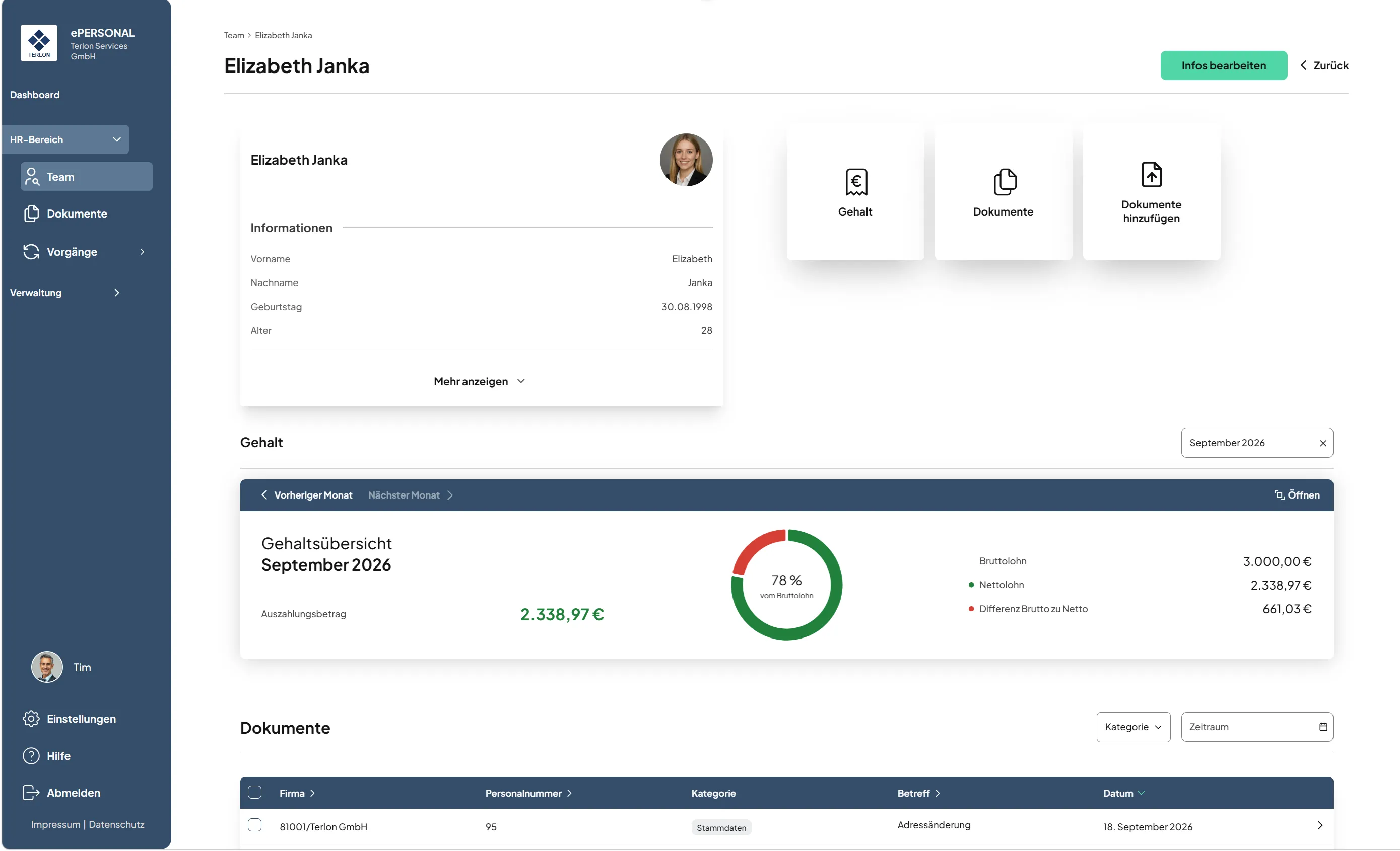 Dashboard der Mitarbeiter-Selbstverwaltung für Elizabeth Janka mit persönlichen Daten wie Vorname, Nachname, Geburtstag und Alter. Anzeige von Gehaltsübersicht für September 2026 mit Auszahlungsbetrag 2.338,97 Euro, brutto 3.000 Euro, netto 2.338,97 Euro, und Differenz 661,03 Euro, dargestellt mit einem Kreisdiagramm. Dokumententabelle zeigt eine Adressänderung vom 18. September 2026 der Firma 81001/Terlon GmbH mit Personalnummer 95. Links Navigationsmenü mit Kategorien Team, Dokumente, Vorgänge und Verwaltung.