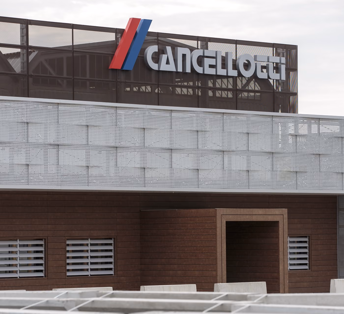 Facciata della sede Cancellotti con l'insegna