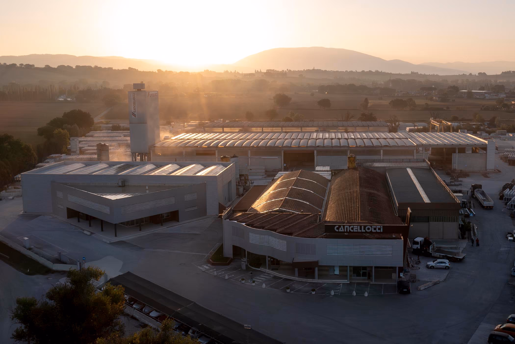 Veduta aerea dello stabilimento Cancellotti all'alba