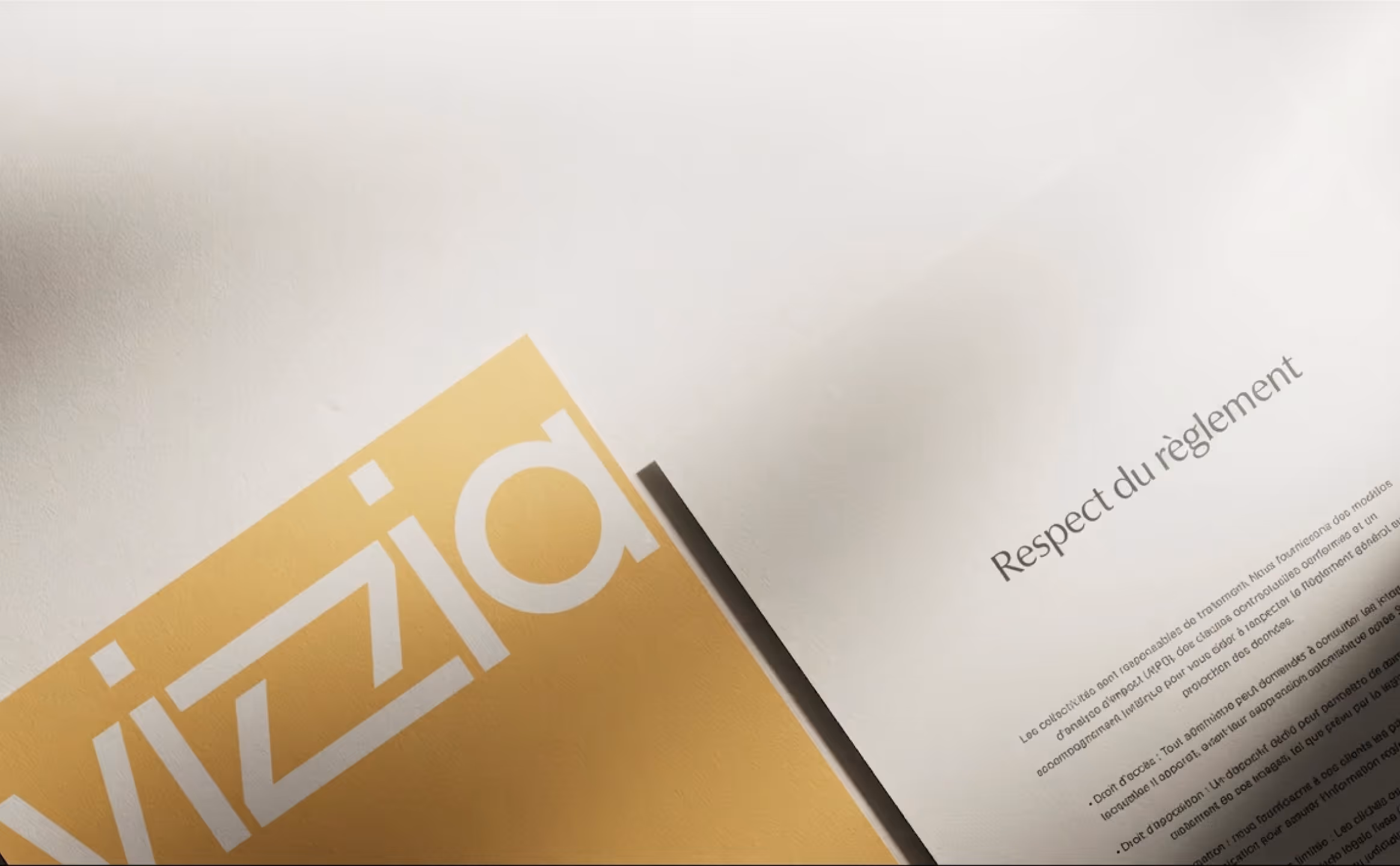 Premier plan d'une brochure avec un logo jaune partiel et un document blanc intitulé Respect du RGPD avec texte en français.