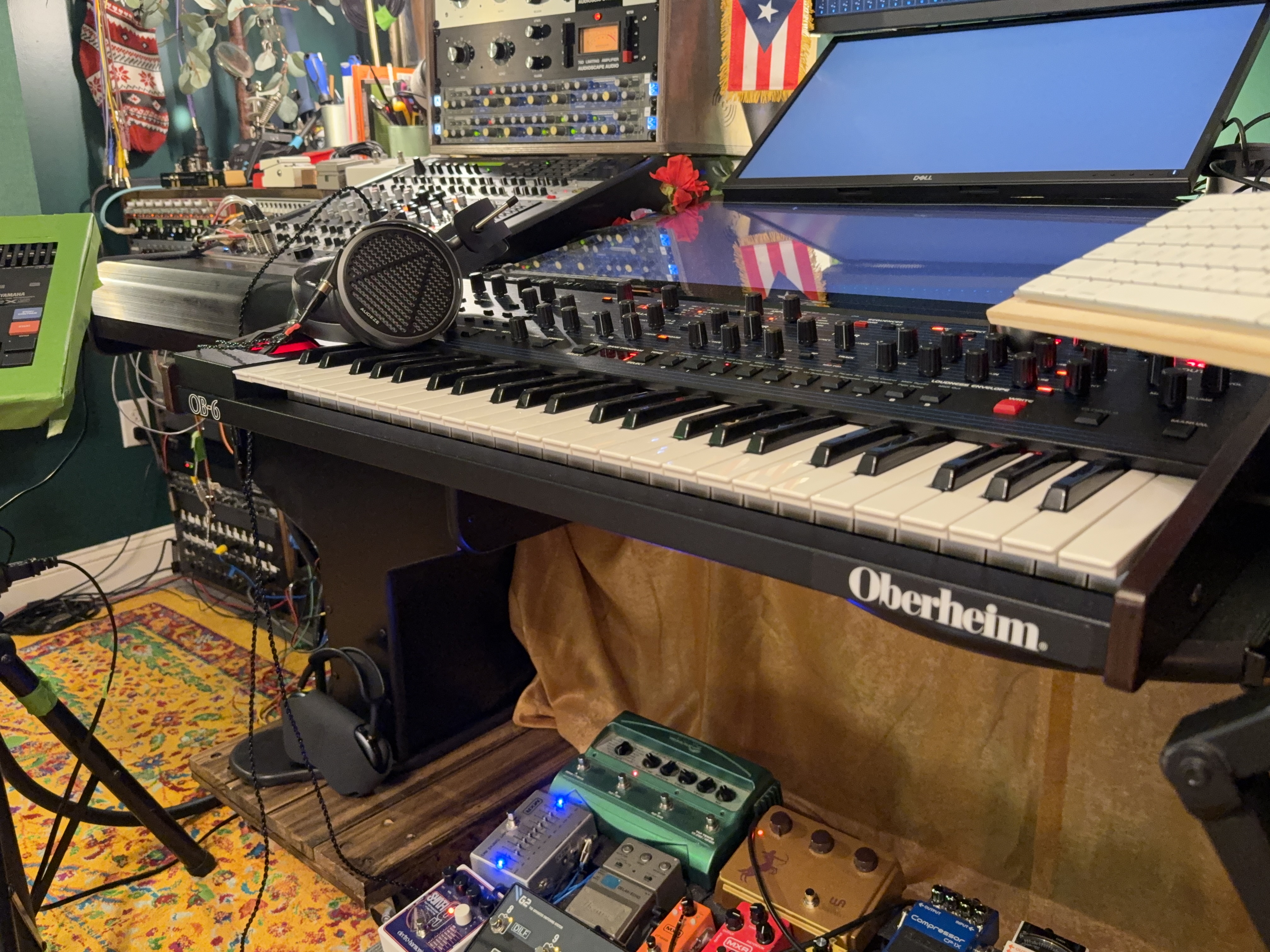 [background image] image of studio interior (for a music studio)
