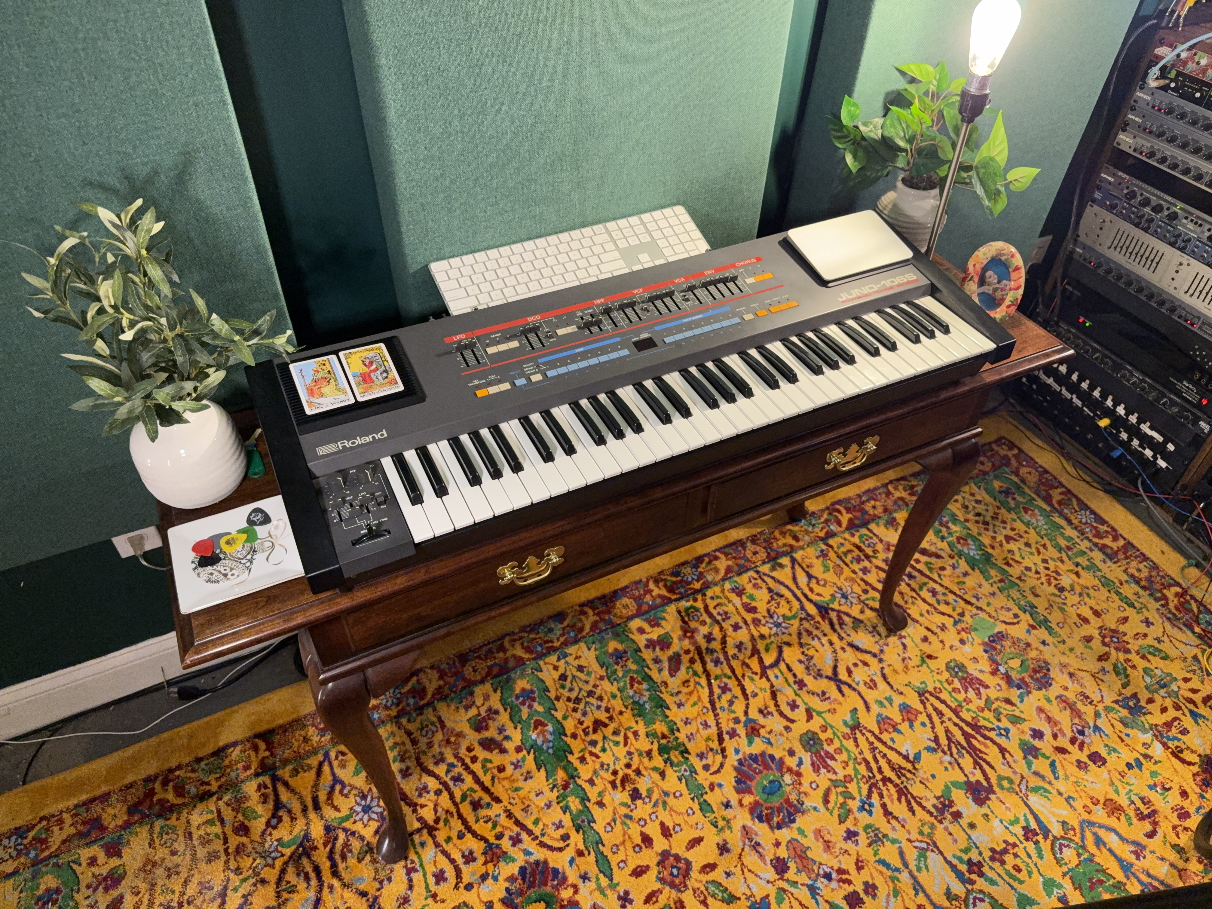[background image] image of studio interior (for a music studio)