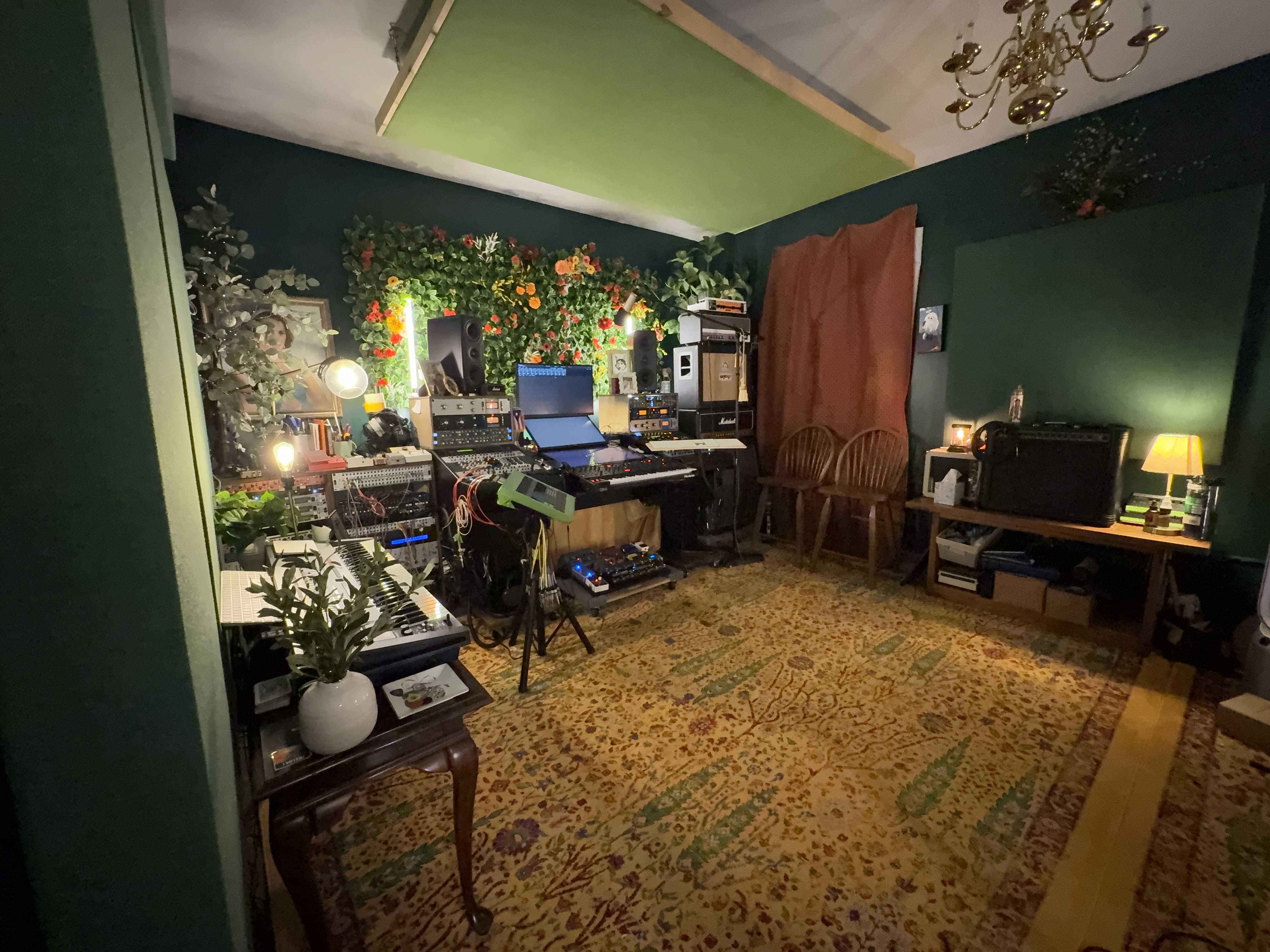 [background image] image of studio interior (for a music studio)
