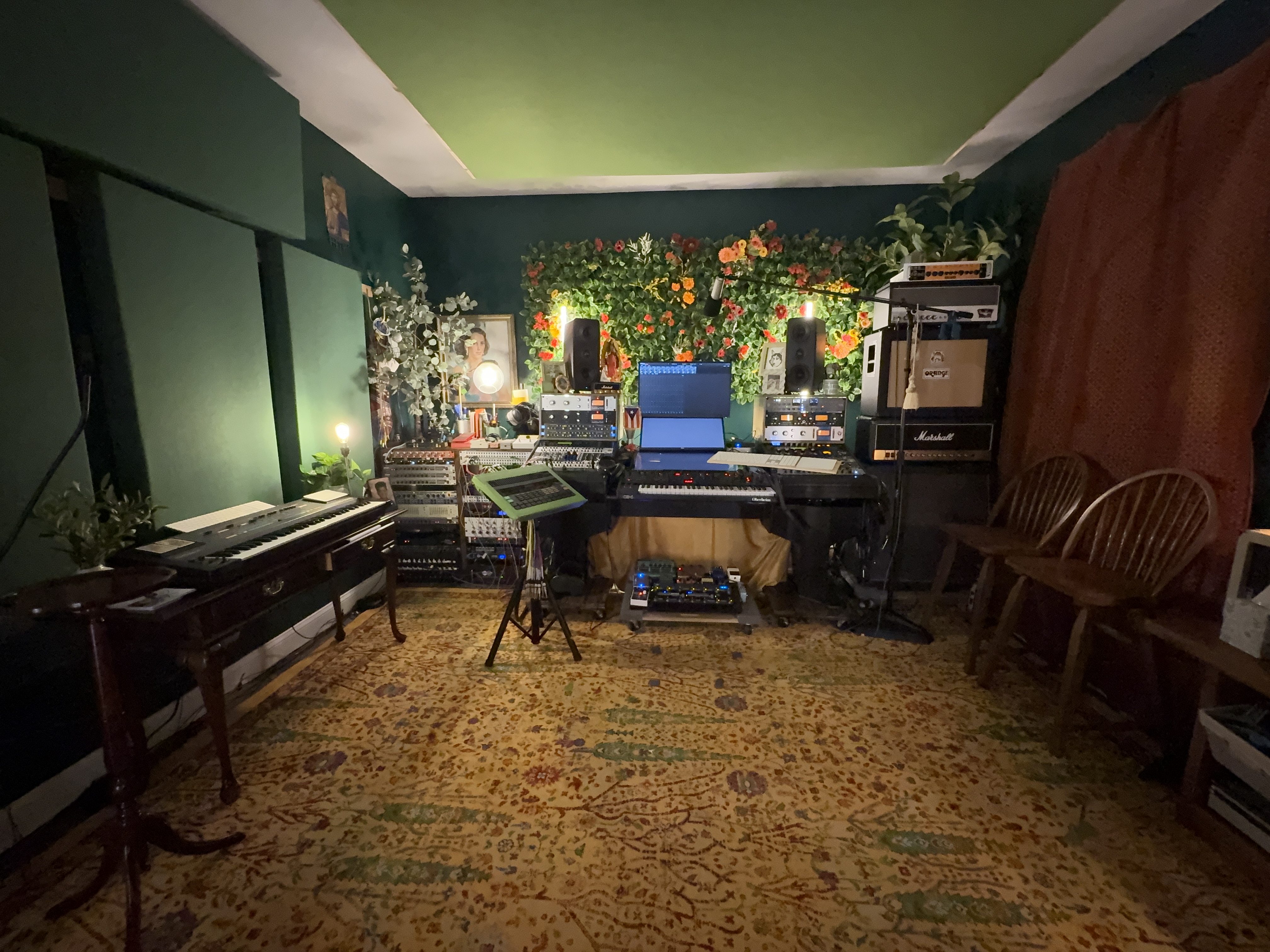 [background image] image of studio interior (for a music studio)