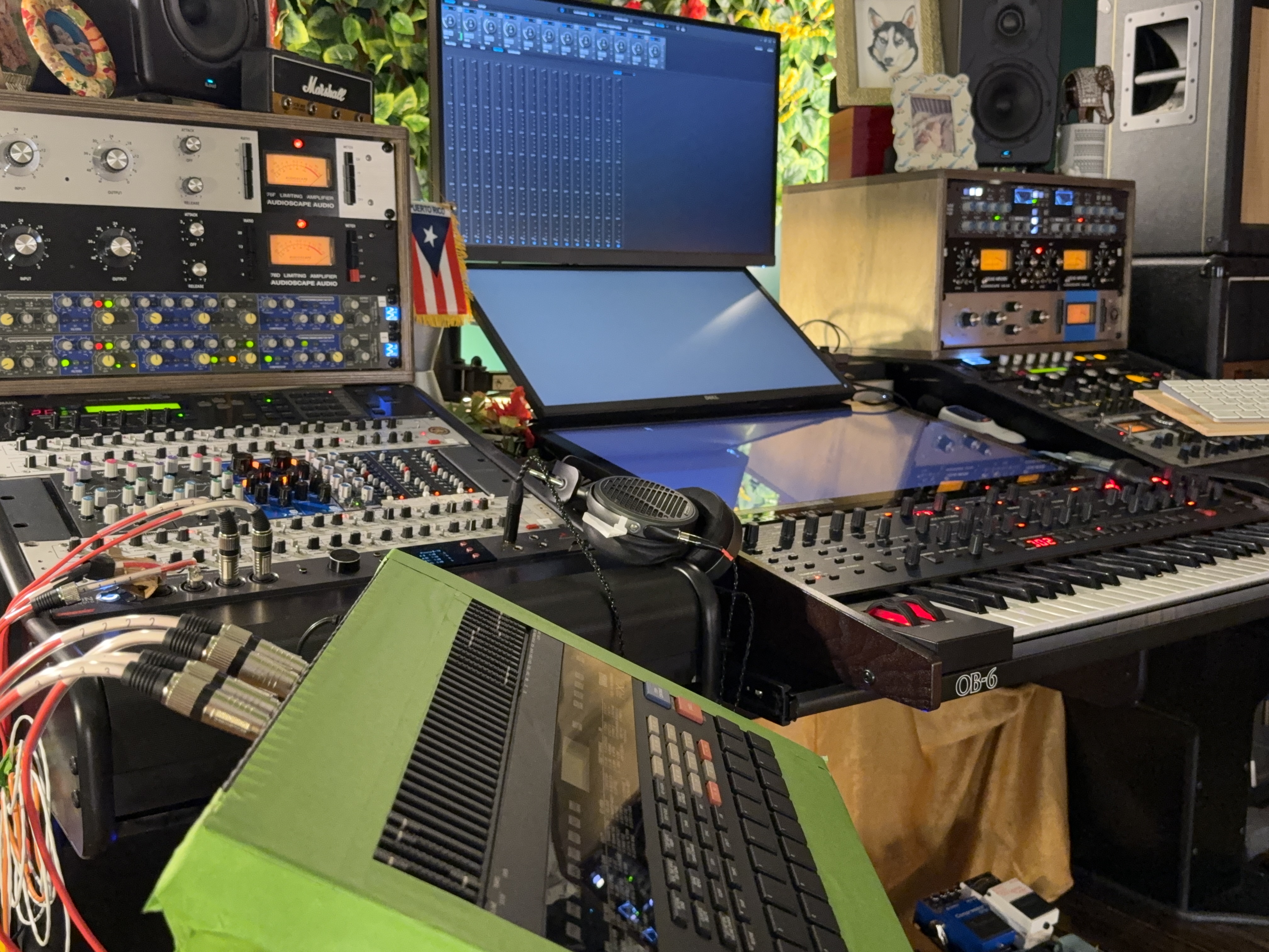 [background image] image of studio interior (for a music studio)