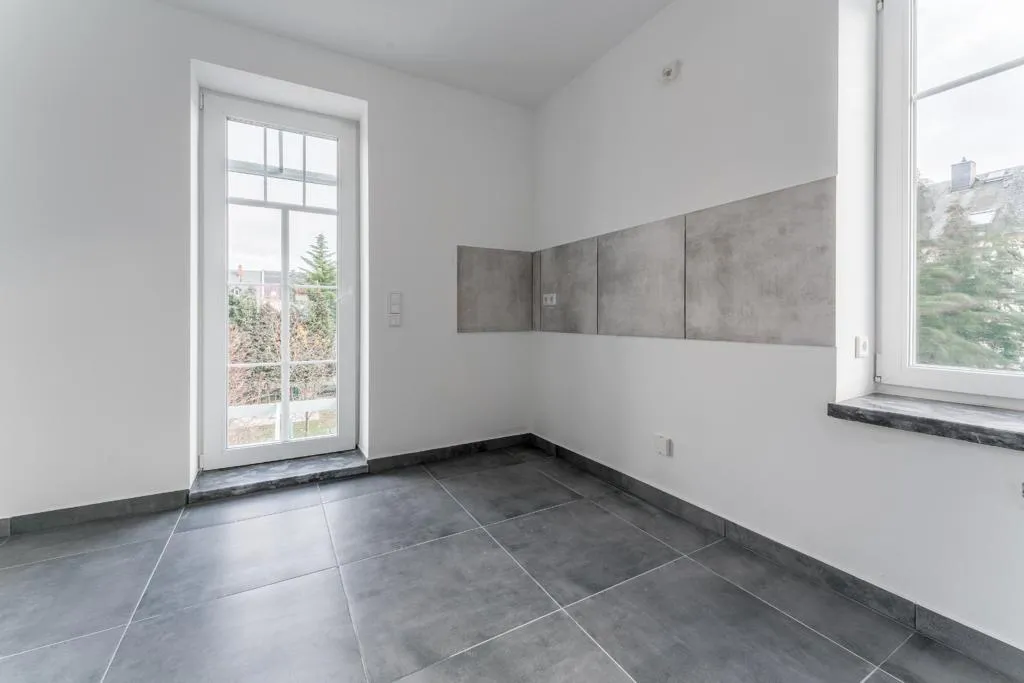 Zimmer mit Balkontür
