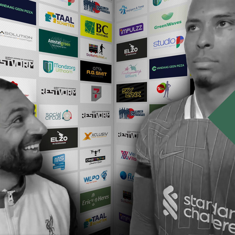 Two topclass soccerplayers in front of a brandboard with noce logo's
