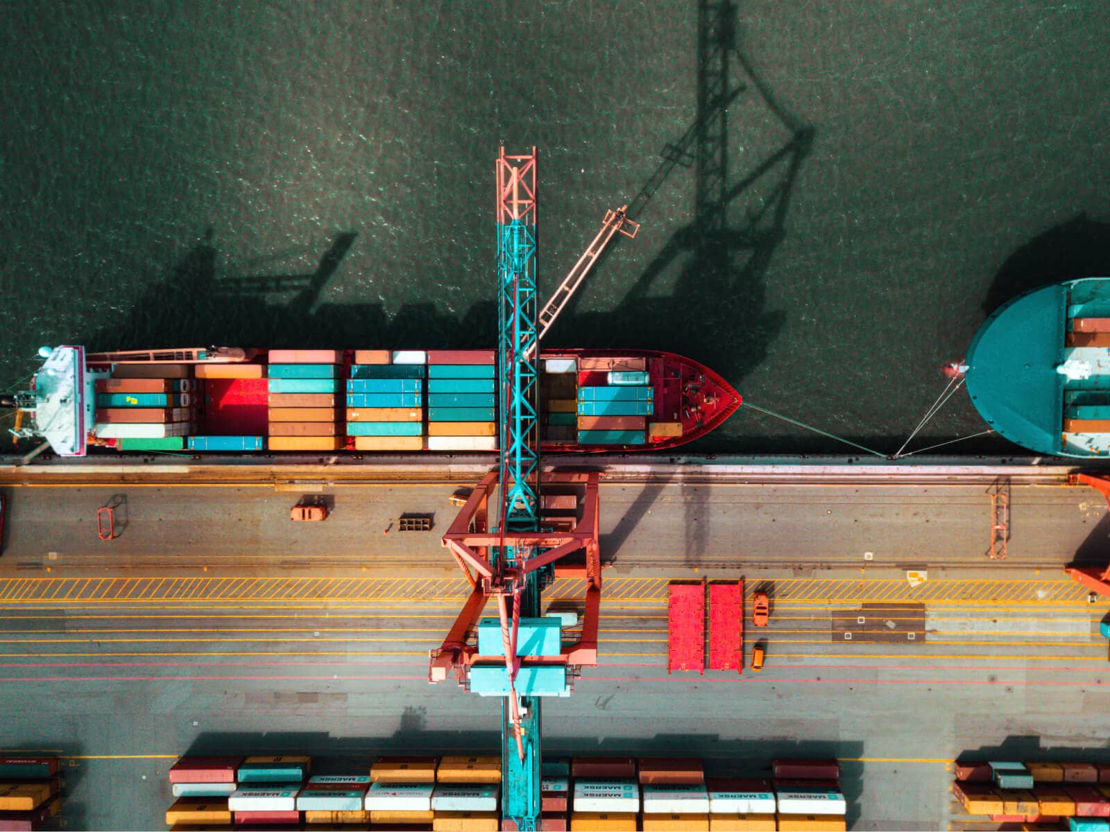 Demurrage and Detention Charges: What's the Difference?