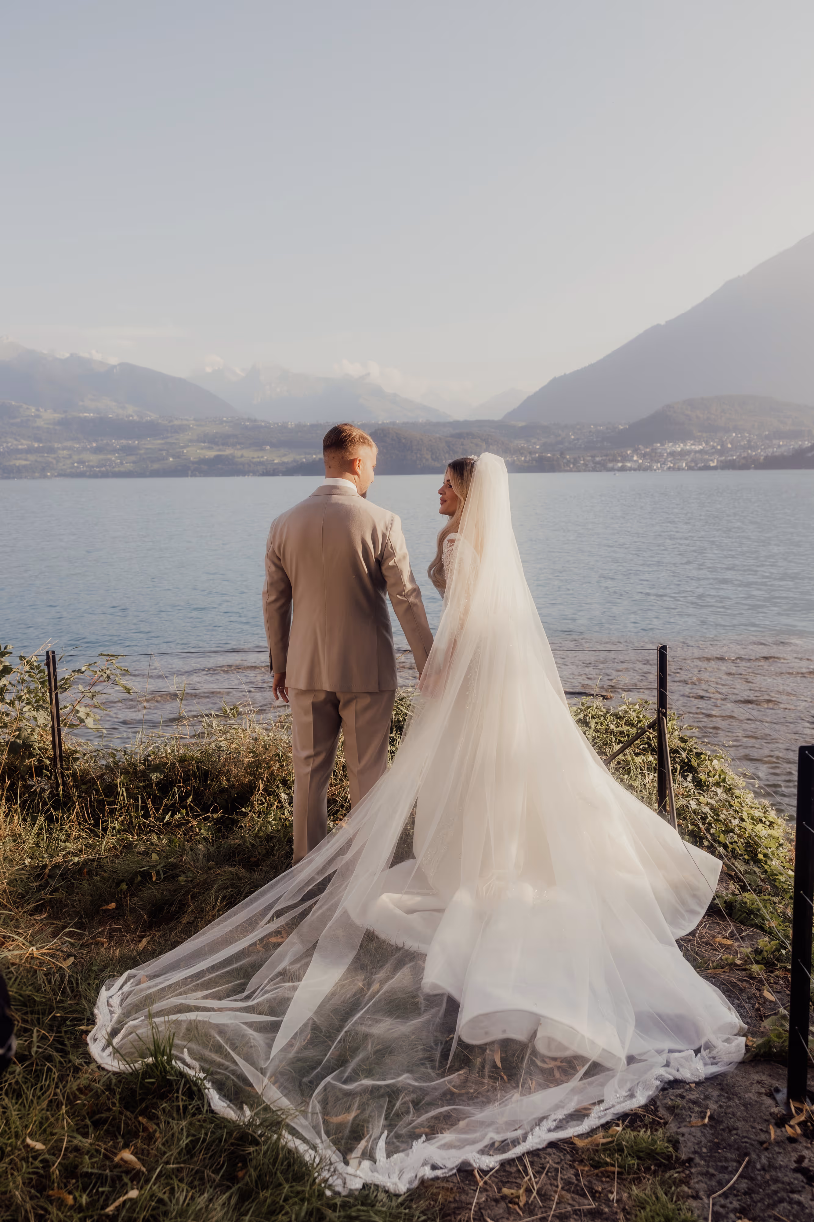 Wedding couple portrait in golden hour light — wedding photography Lee Kramer Zurich