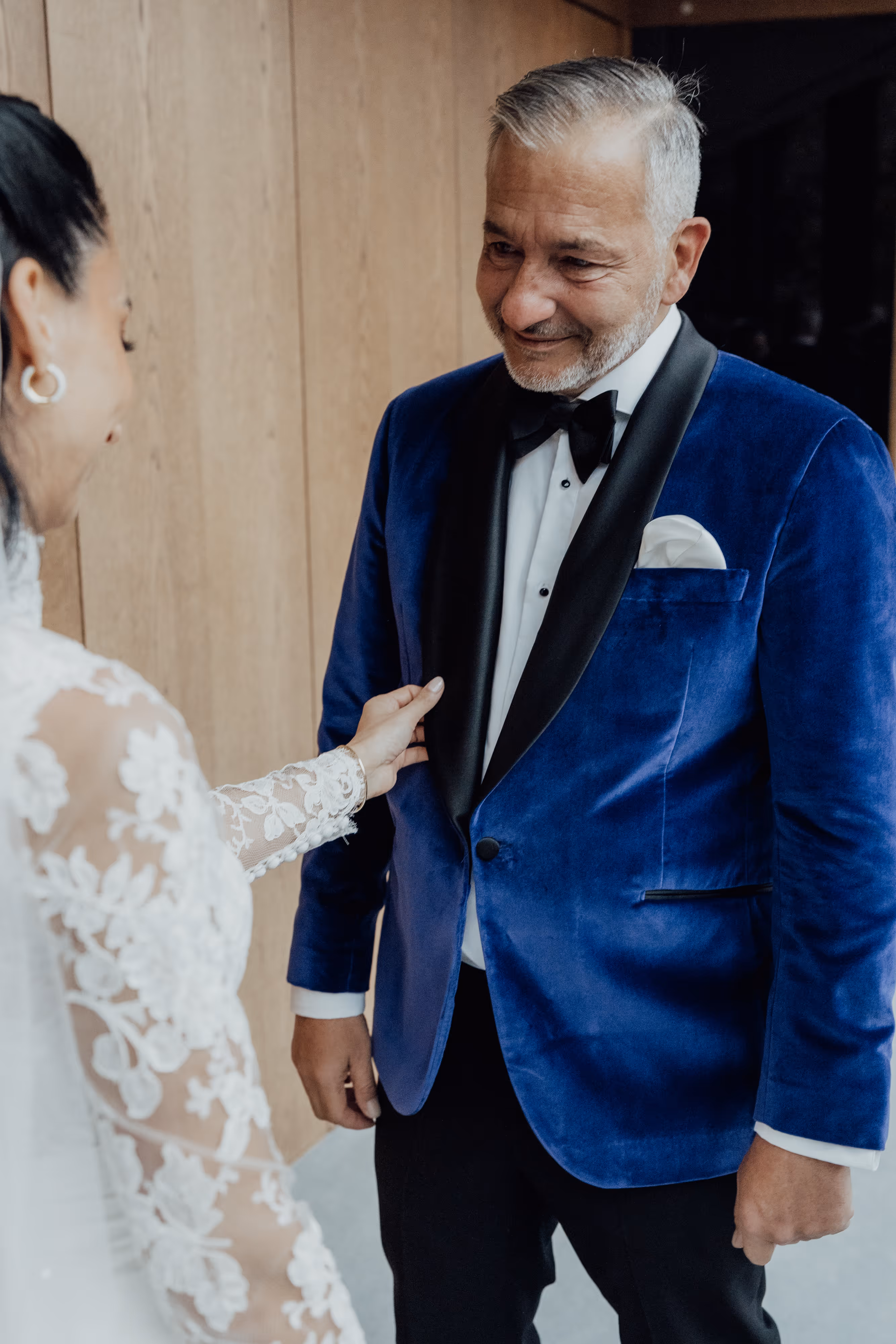 Father of the bride first look moment — emotional wedding photography by Lee Kramer
