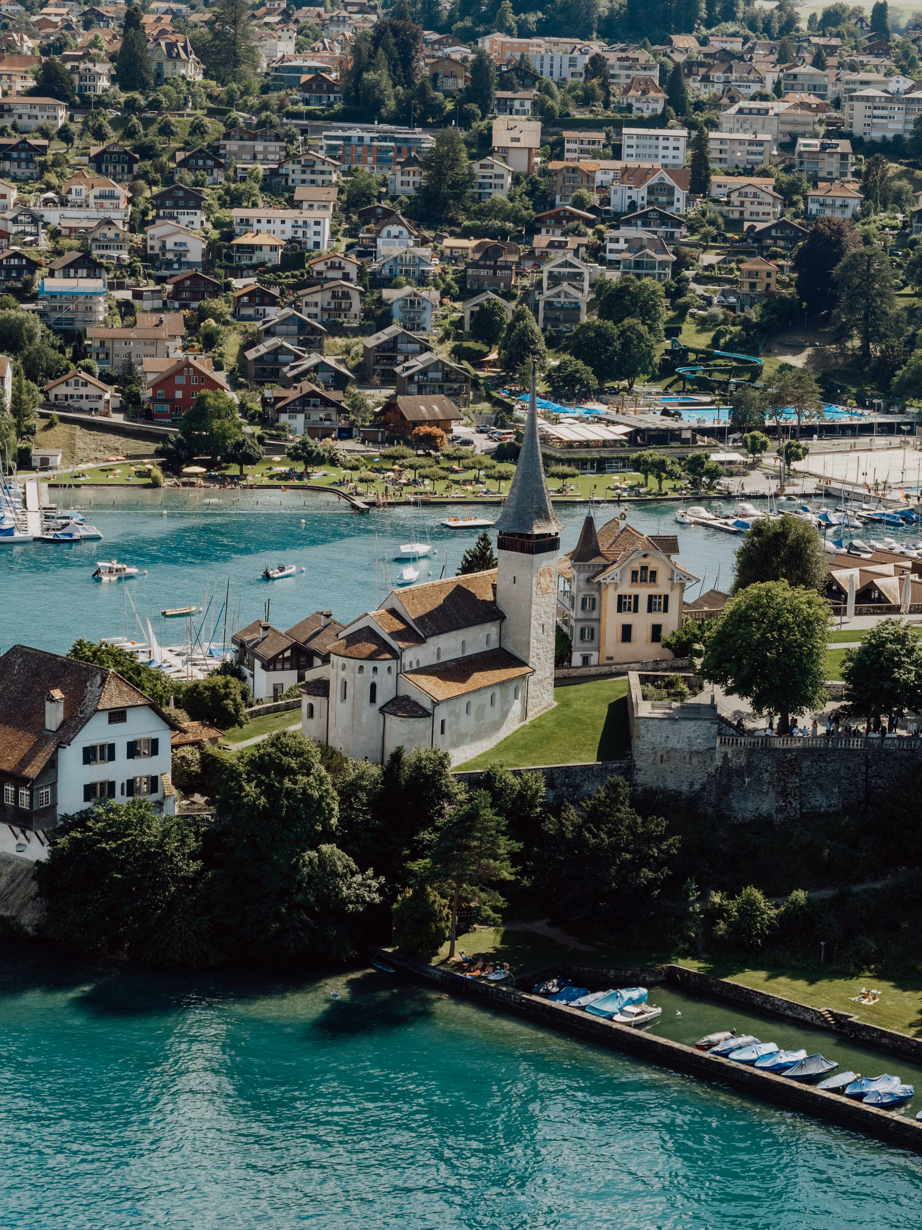 Hochzeitsfotografie Schloss Spiez Thunersee — Destination Wedding Schweiz
