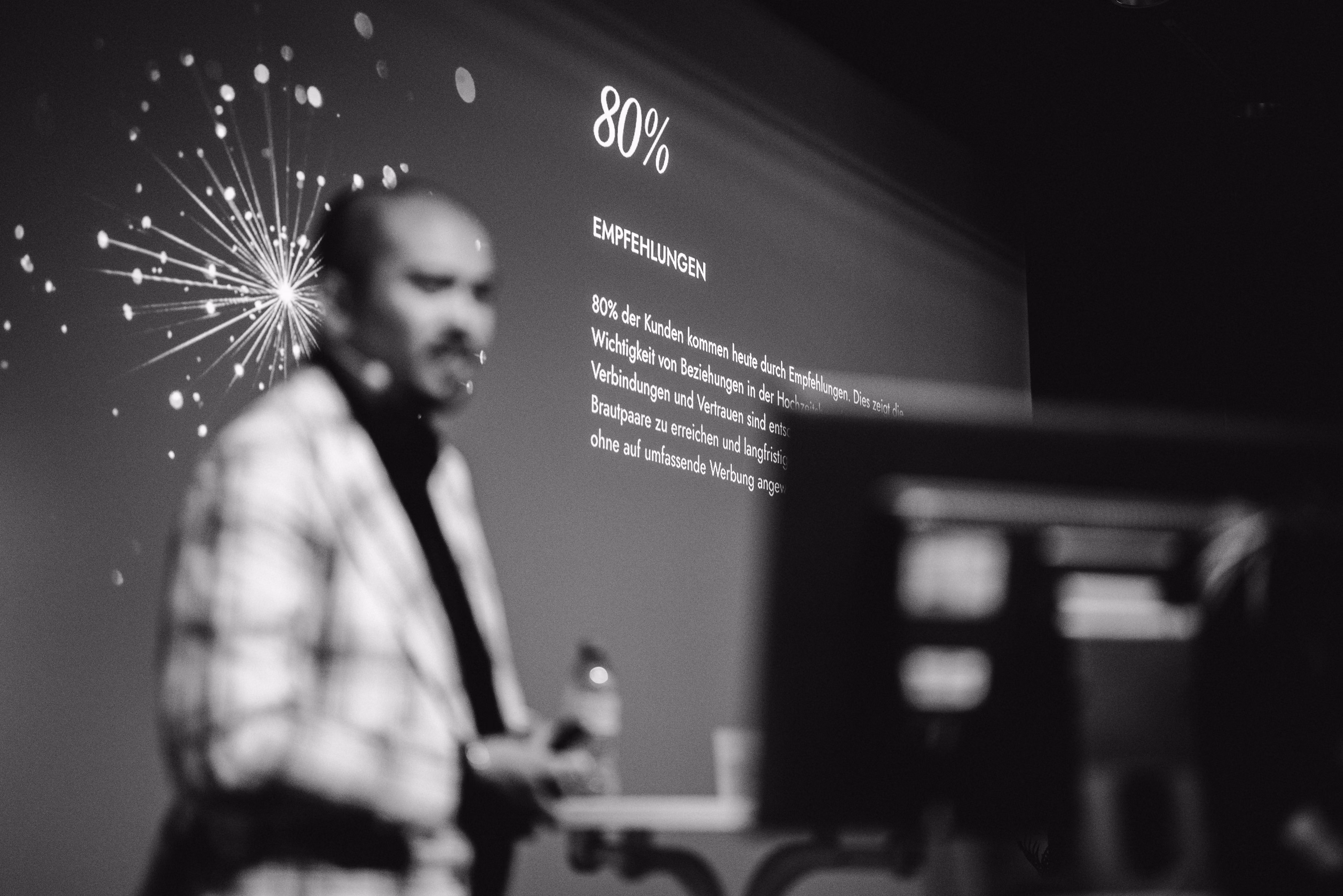Lee Kramer presenting his talk on networking with empathy at the Neurapix Conference