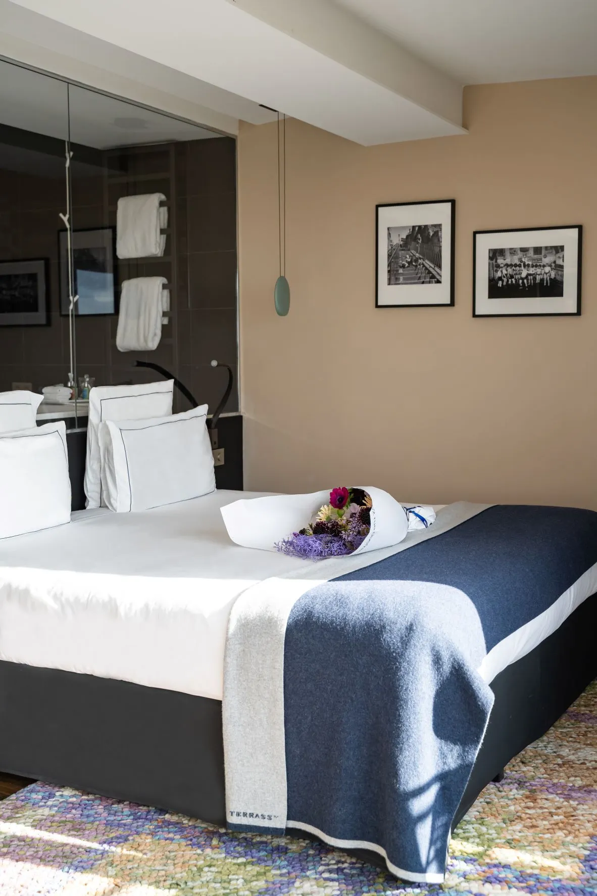 Penthouse "Terrass" Bed, Montmartre Hotel, Paris