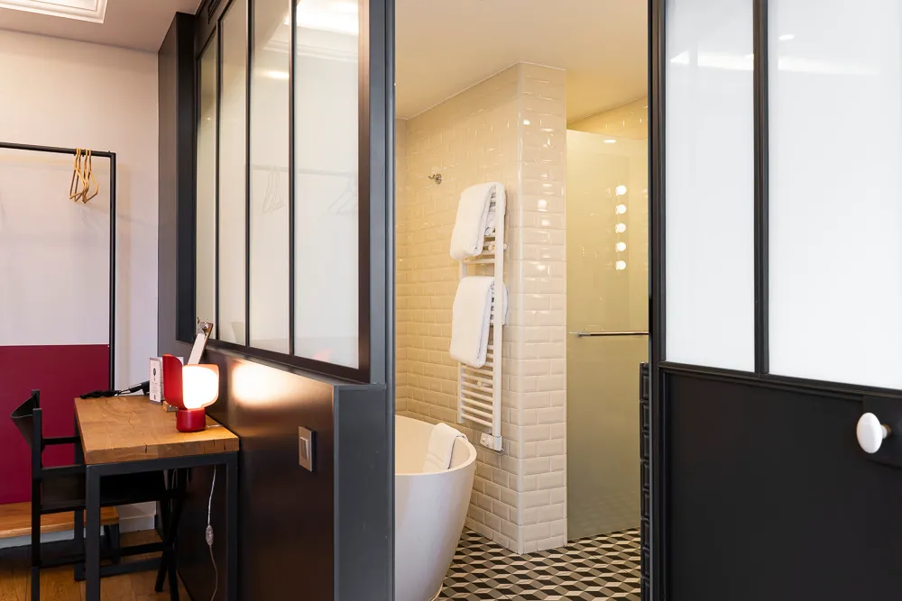 Exclusive suite bathroom at the Terrass" Hotel in Montmartre, Paris