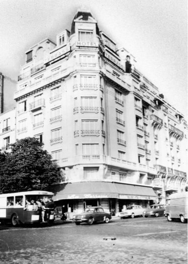 Photo ancienne de la façade du Terrass" Hotel Montmartre Paris