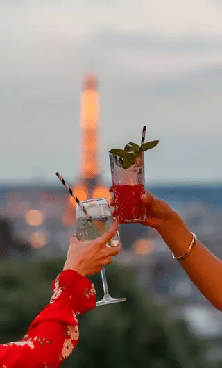 Boire un cocktail sur le rooftop au Terrass" Hotel Montmartres Paris