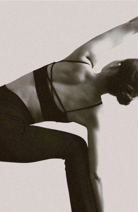 image noir et blanc yoga terrass" hotel montmartre paris