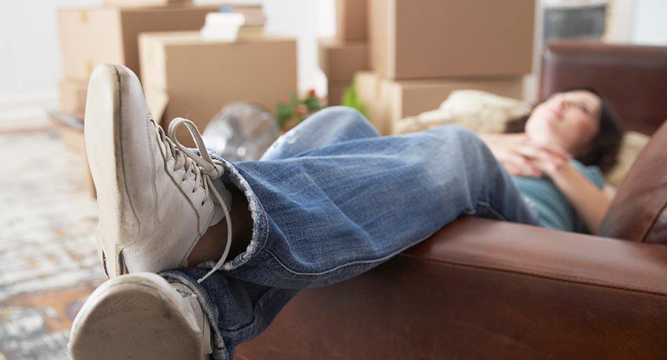 People moving apartment