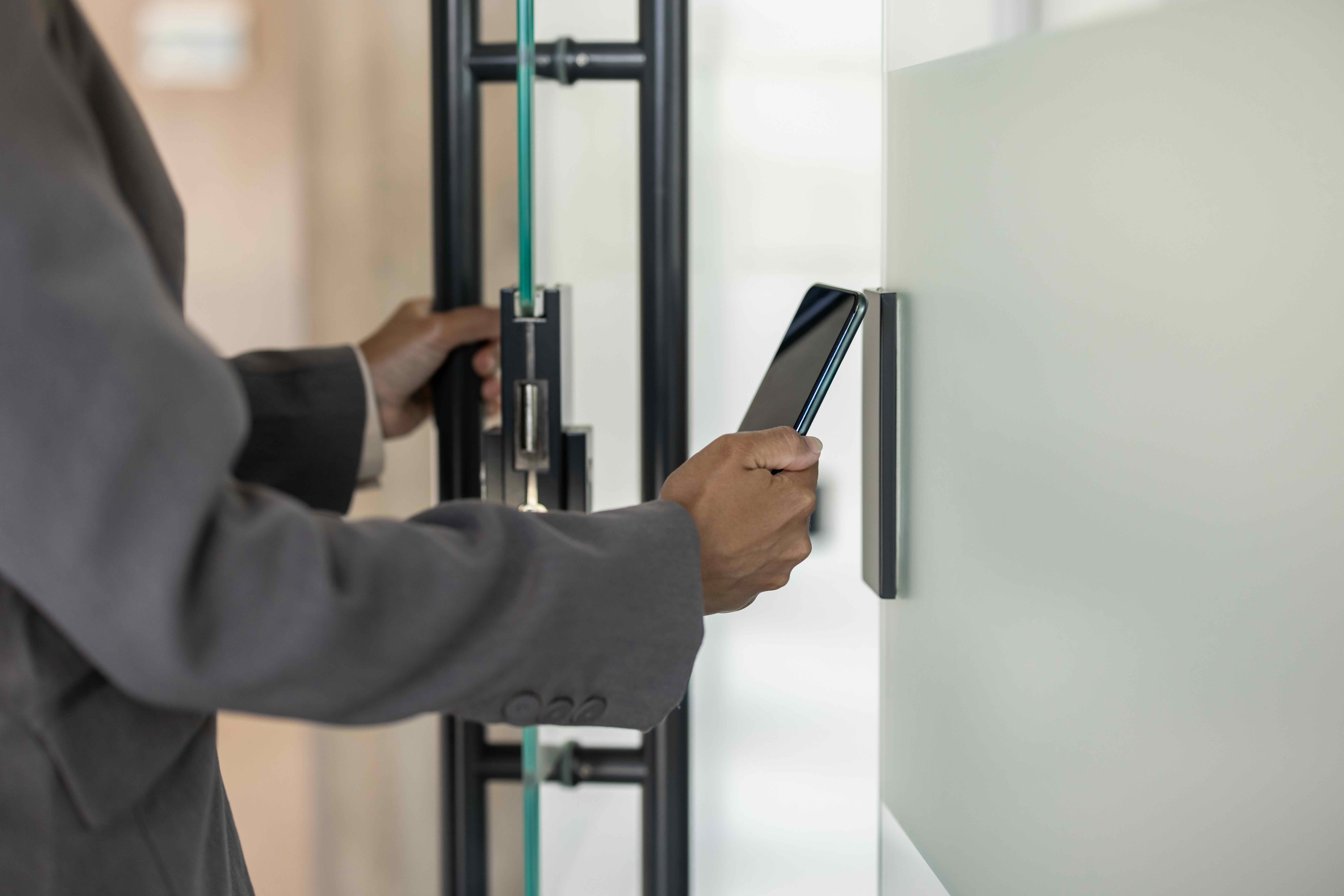 Monitoring network security threats on screen