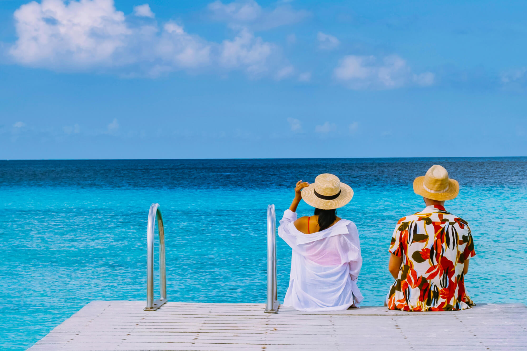 Couple enjoying a beach vacation in Curaçao.
