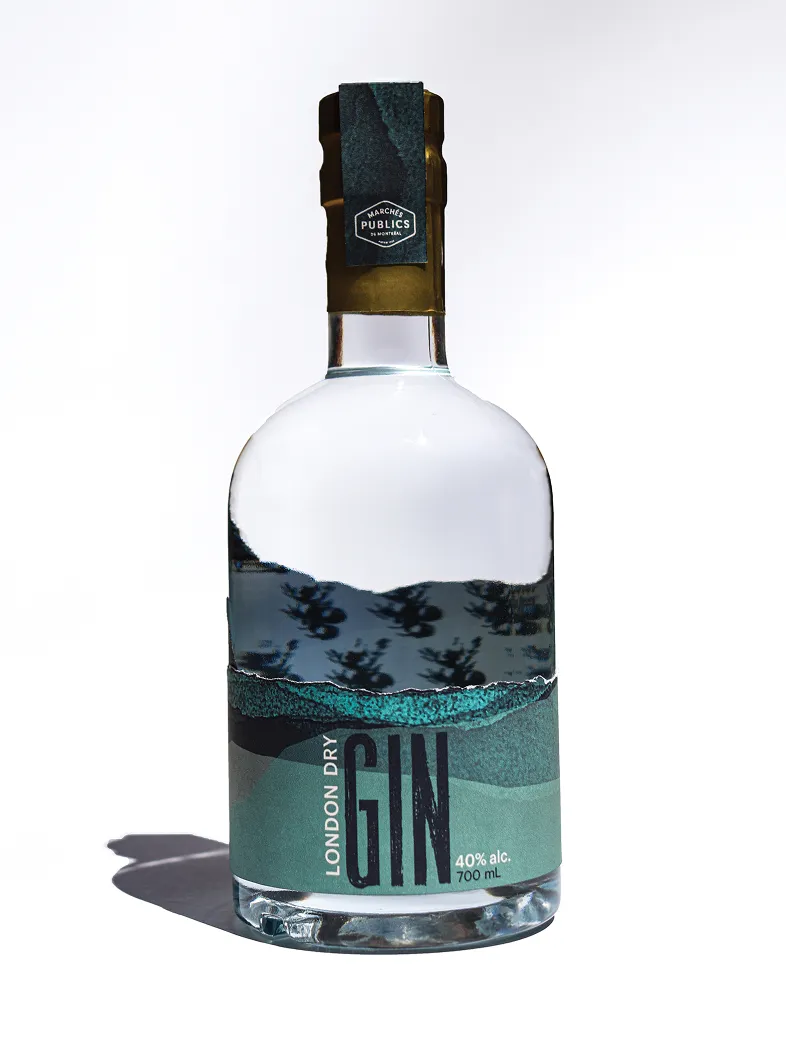 Clear bottle of London Dry Gin with 40% alcohol and a green label casting a shadow on white.