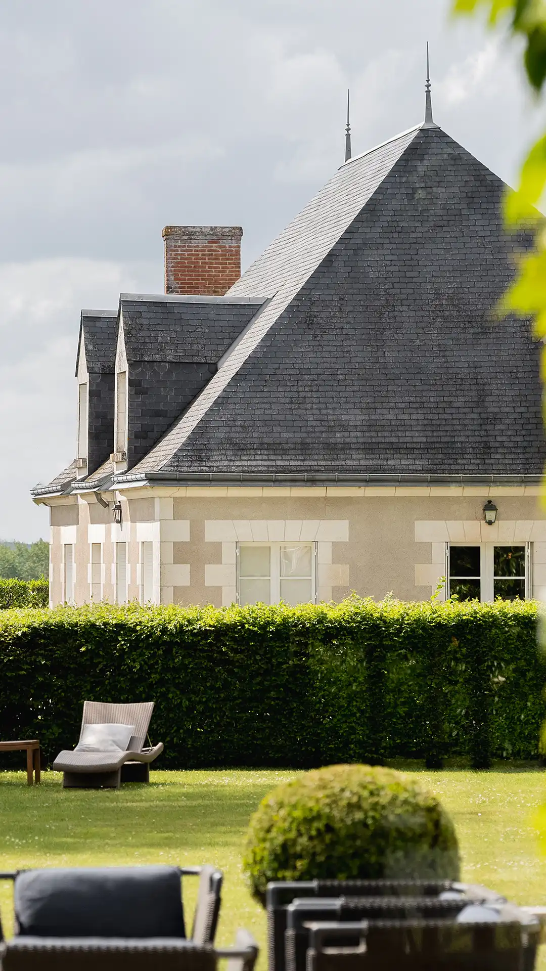 Close-up shot of the roof and bedroom window at the Les Hauts de Loire hotel.