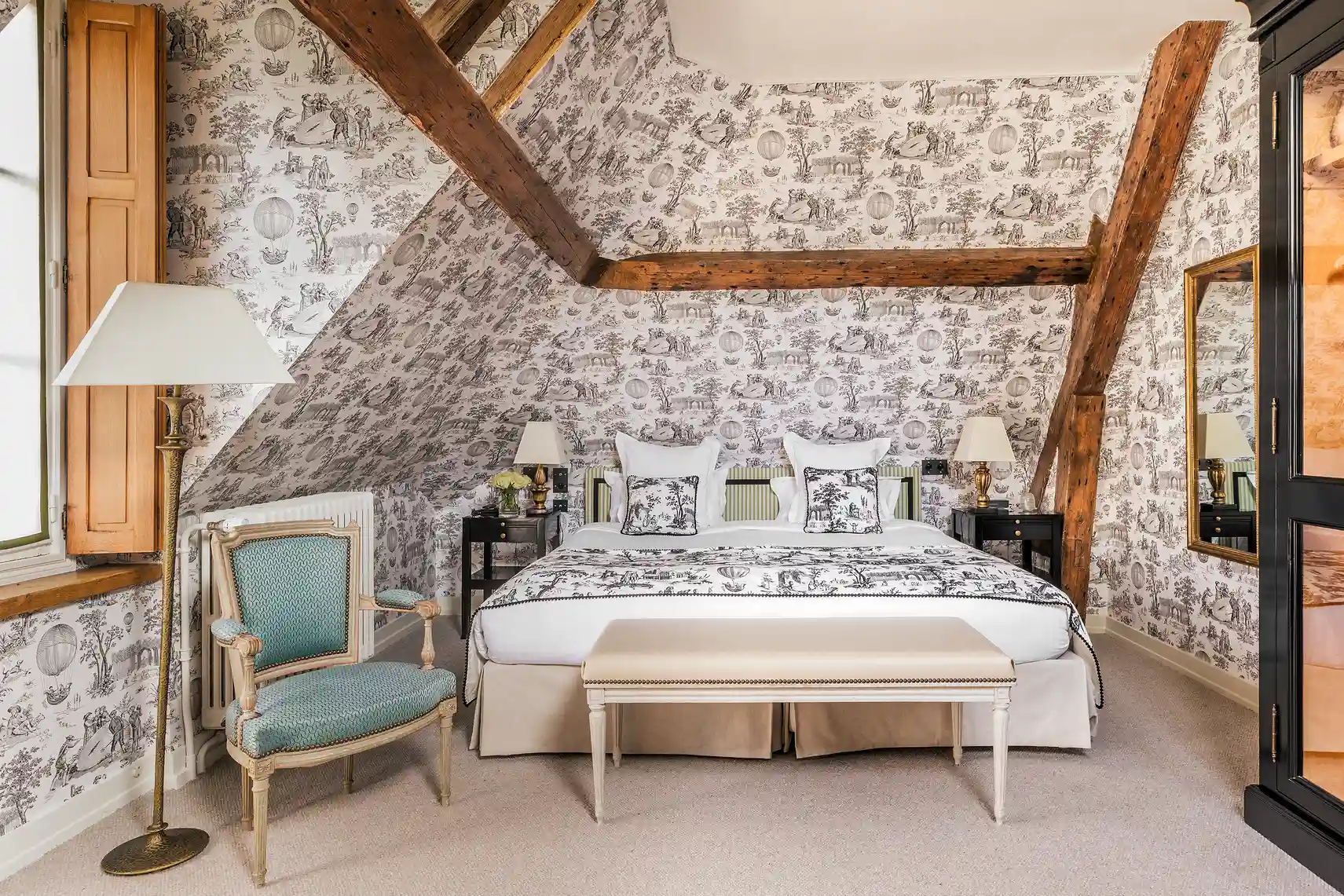 Chambre mansardée romantique, Les Hauts de Loire – Hôtel, Restaurant & Spa – 5 étoiles.