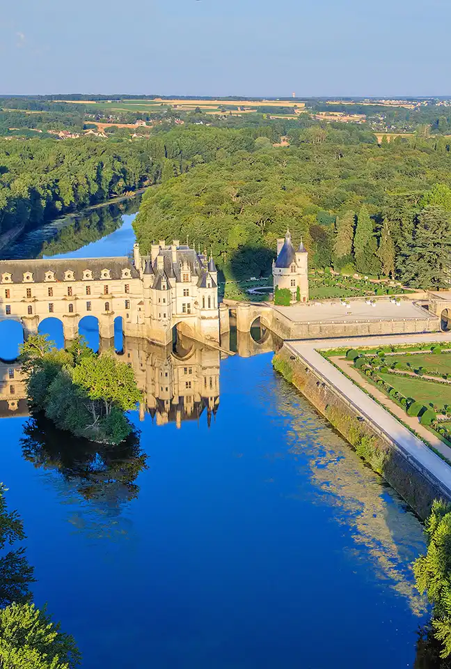 Close-up view of the Château de Chenonceau spanning the Cher River. Discover the refinement of Les Hauts de Loire – a 5-star hotel, restaurant, and spa.