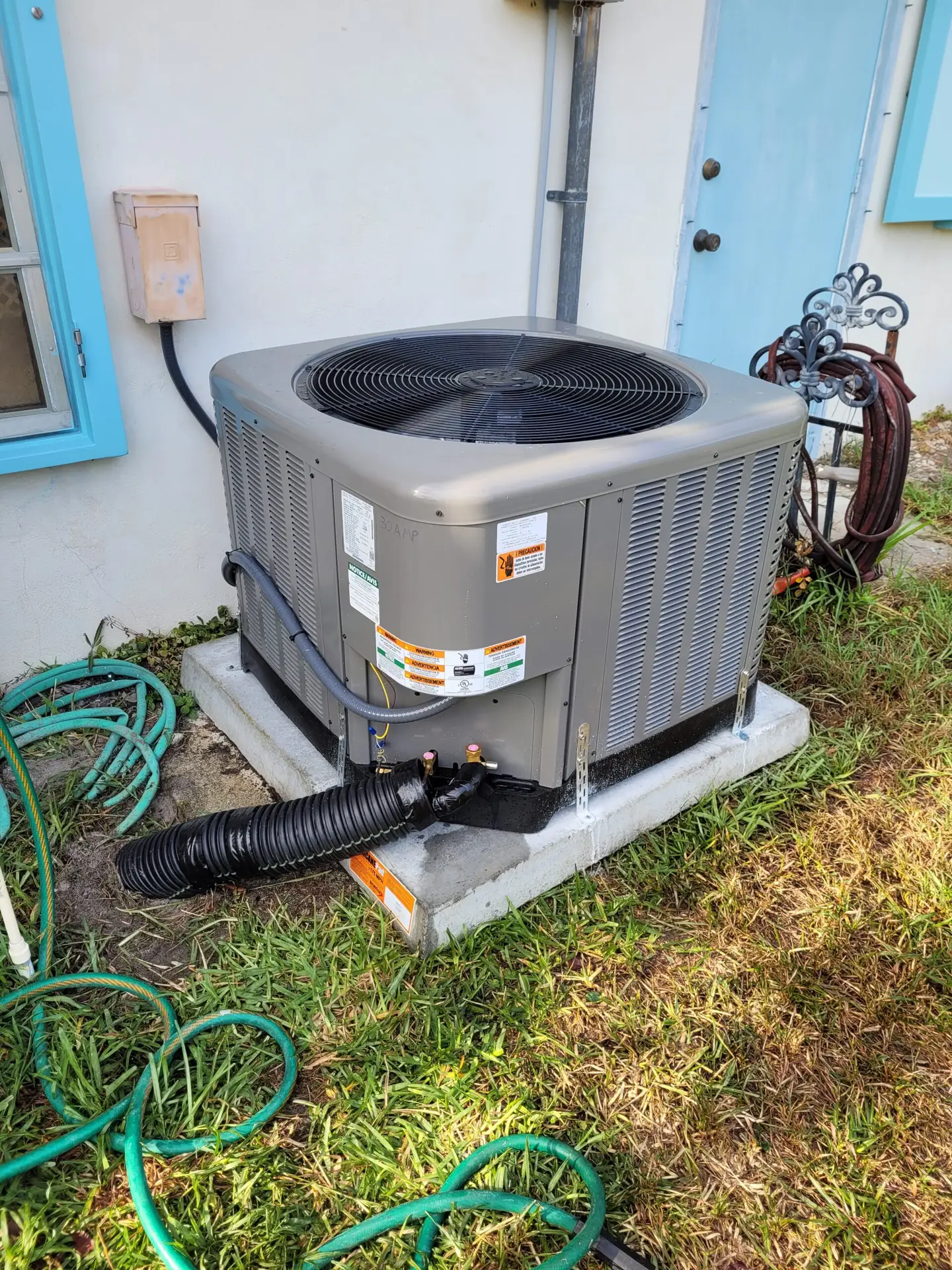 Commercial rooftop AC service contract in Jensen Beach, Florida