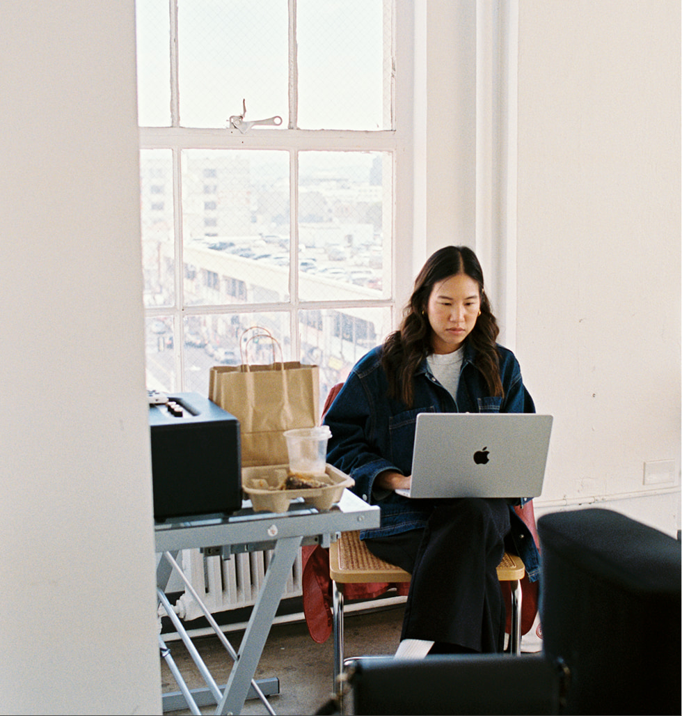 Gemnote staff at working on laptop