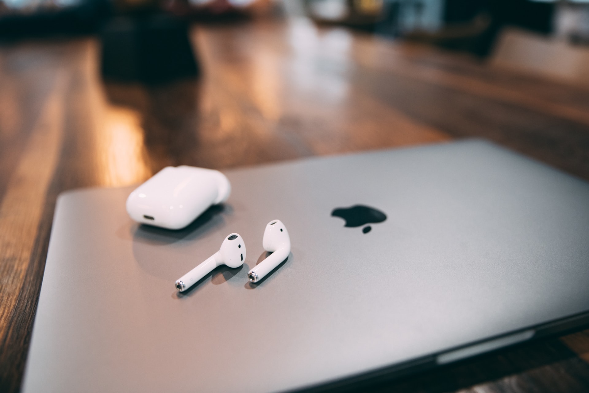 Apple Airpods with macbook