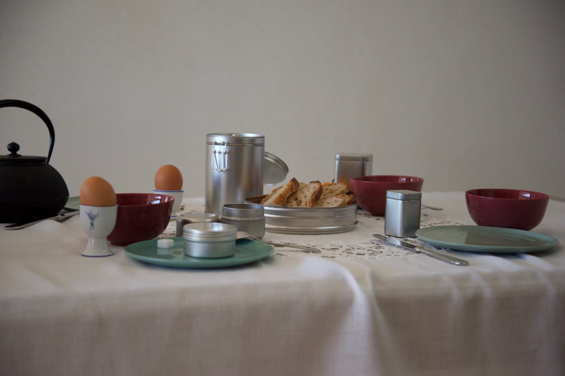 Voir, goûter, sentir, toucher et entendre : Fusionner la conception de l'emballage alimentaire en une expérience à cinq sens