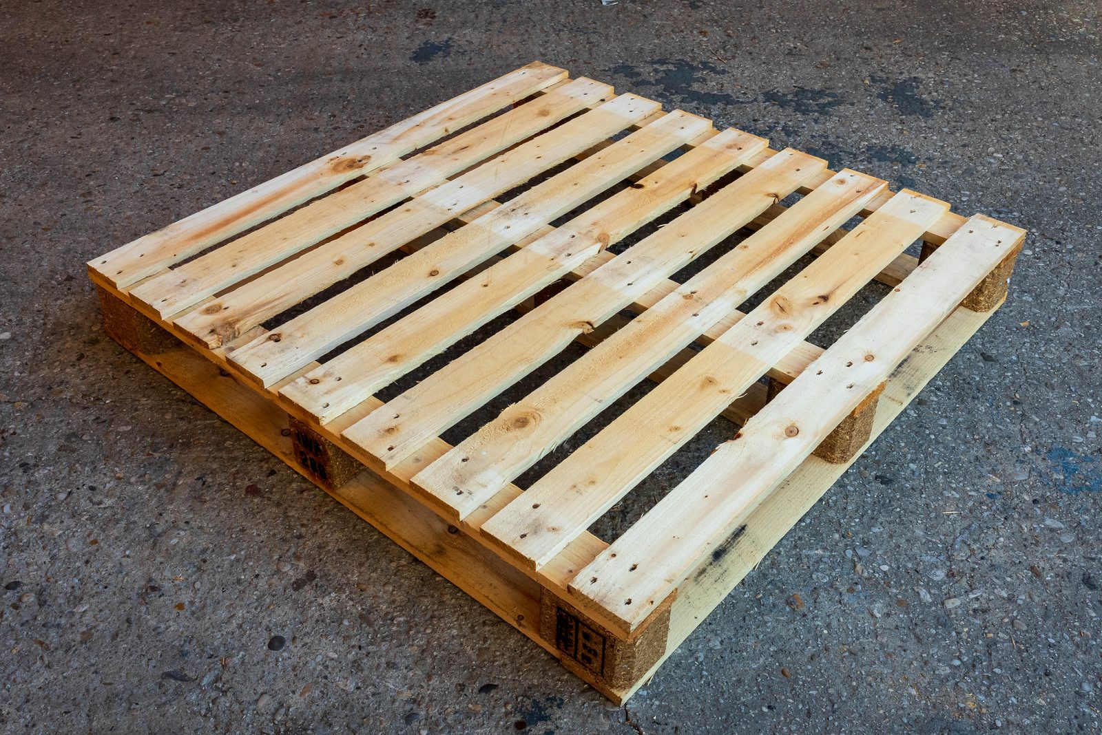 Pallet 114x114, zwaar rondomlopend