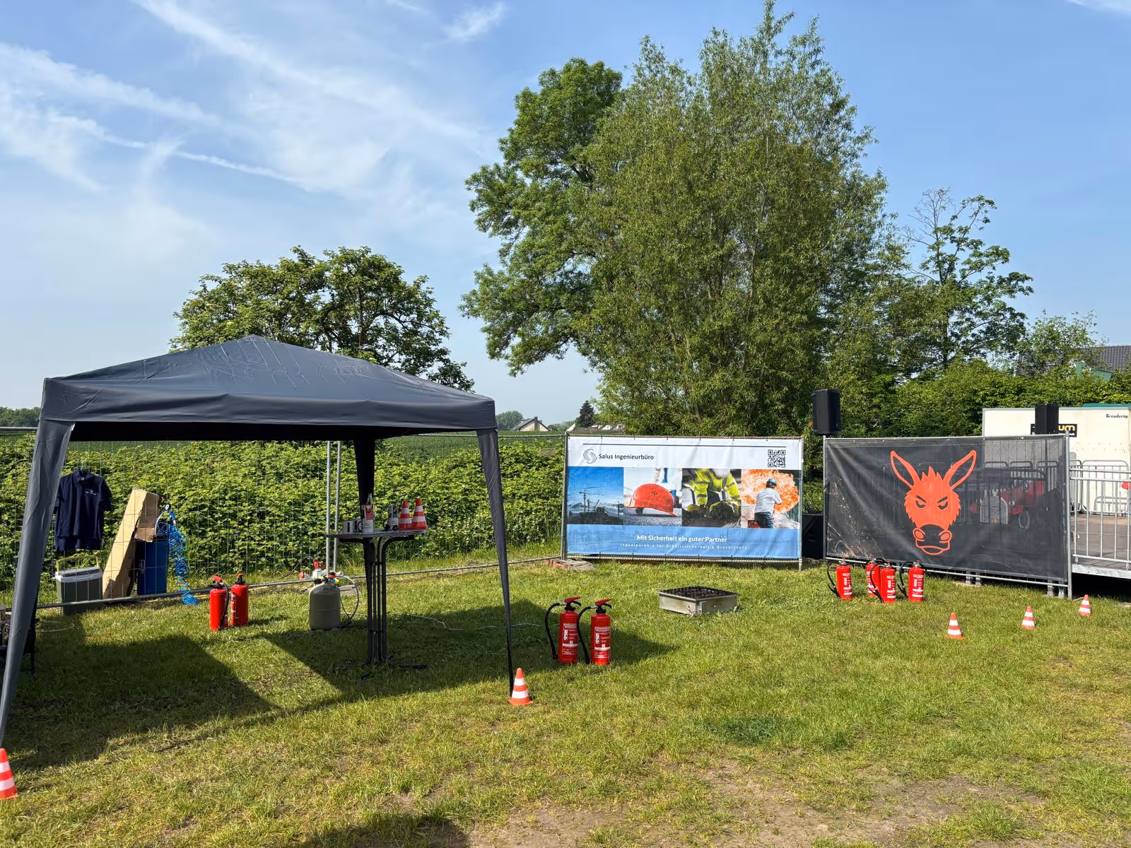 Kinder beim Feuerl&ouml;schen Maifest D&uuml;sseldorf