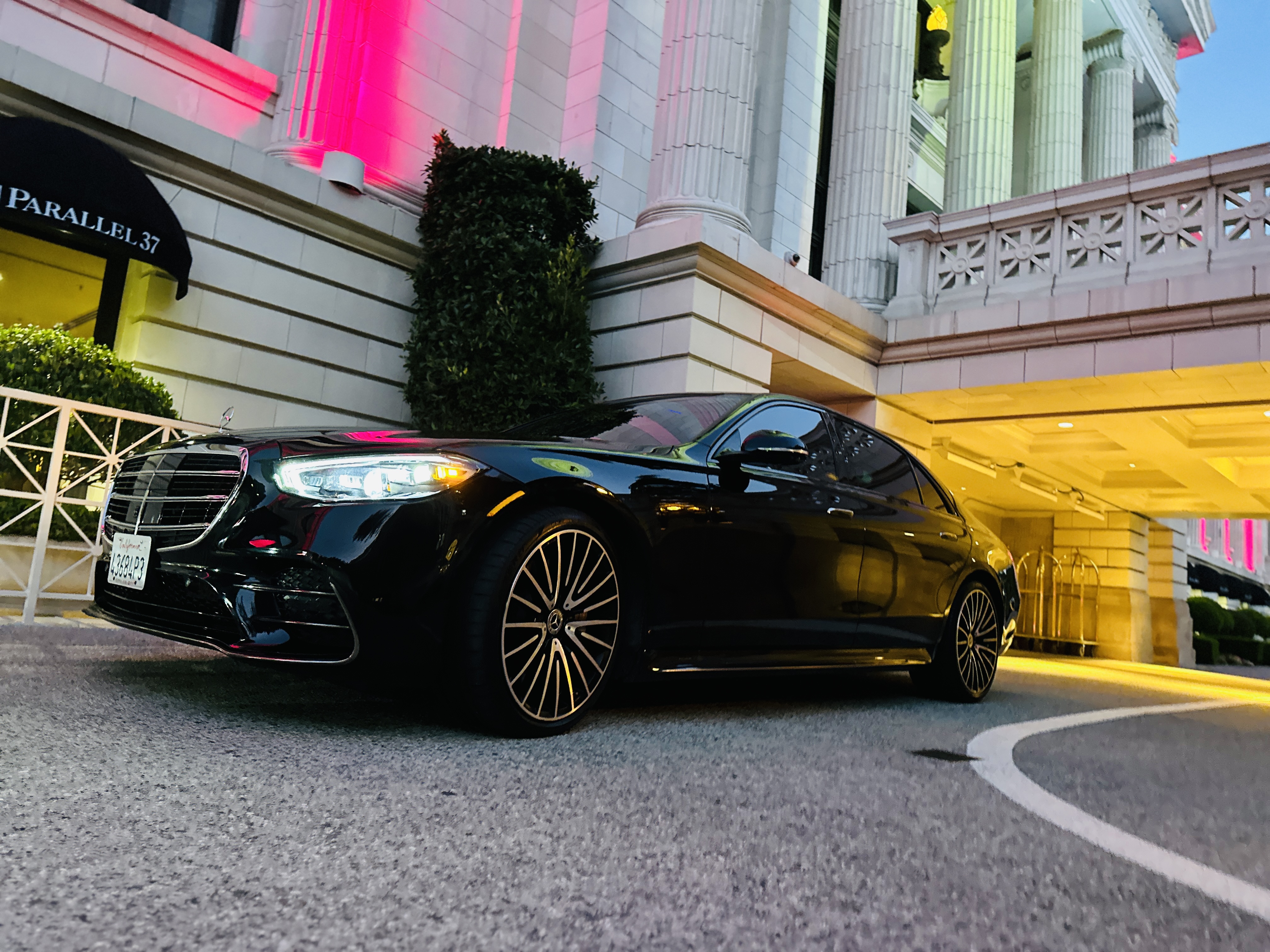 SF Black Car Luxury Sedan chauffeured vehicle in black