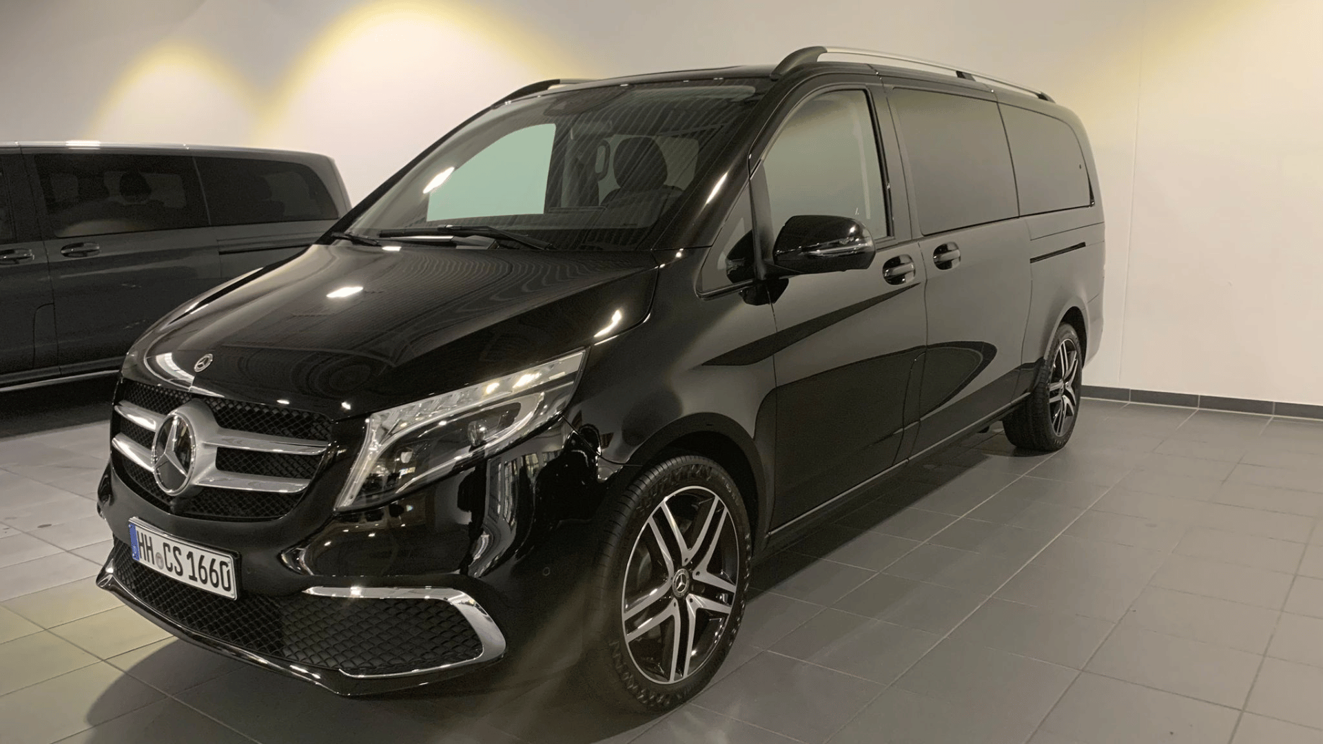 Schwarze Mercedes-Benz V-Klasse von Chauffeurservice Hamburg