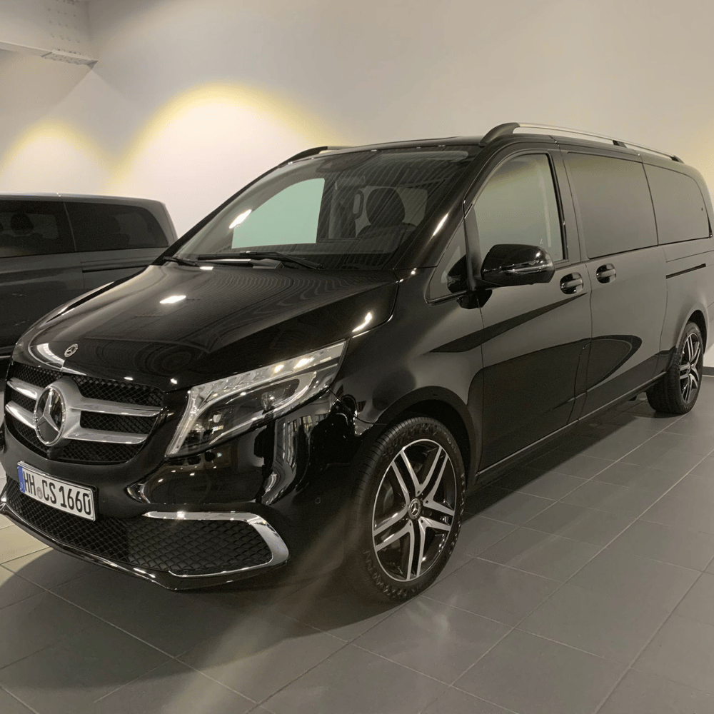 Mercedes-Benz V-Klasse in Schwarz, seitlich von vorne
