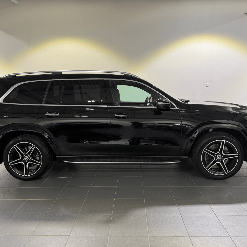Mercedes-Benz GLS in Schwarz, Seitenansicht