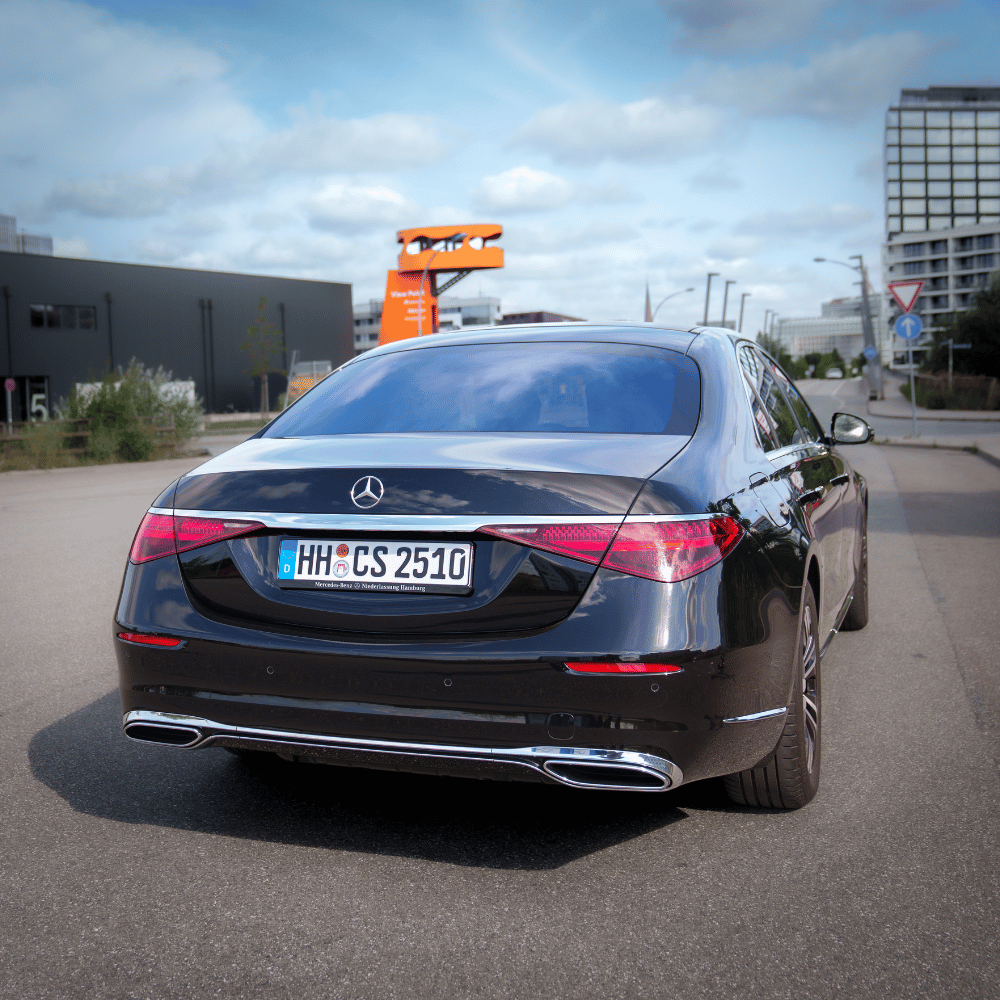 Mercedes-Benz S-Klasse in Schwarz, Heckansicht