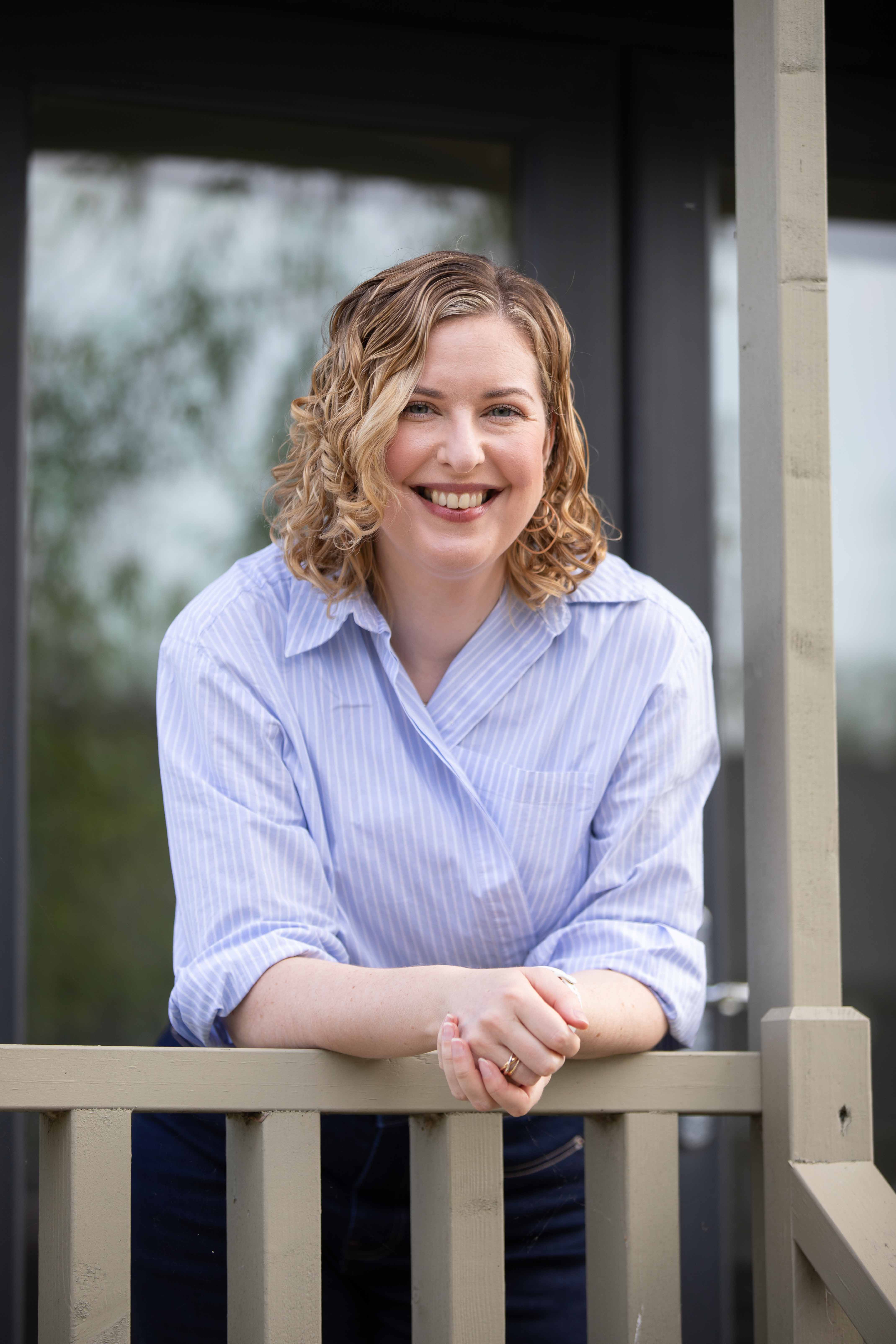 Headshot of Helen Barnett.