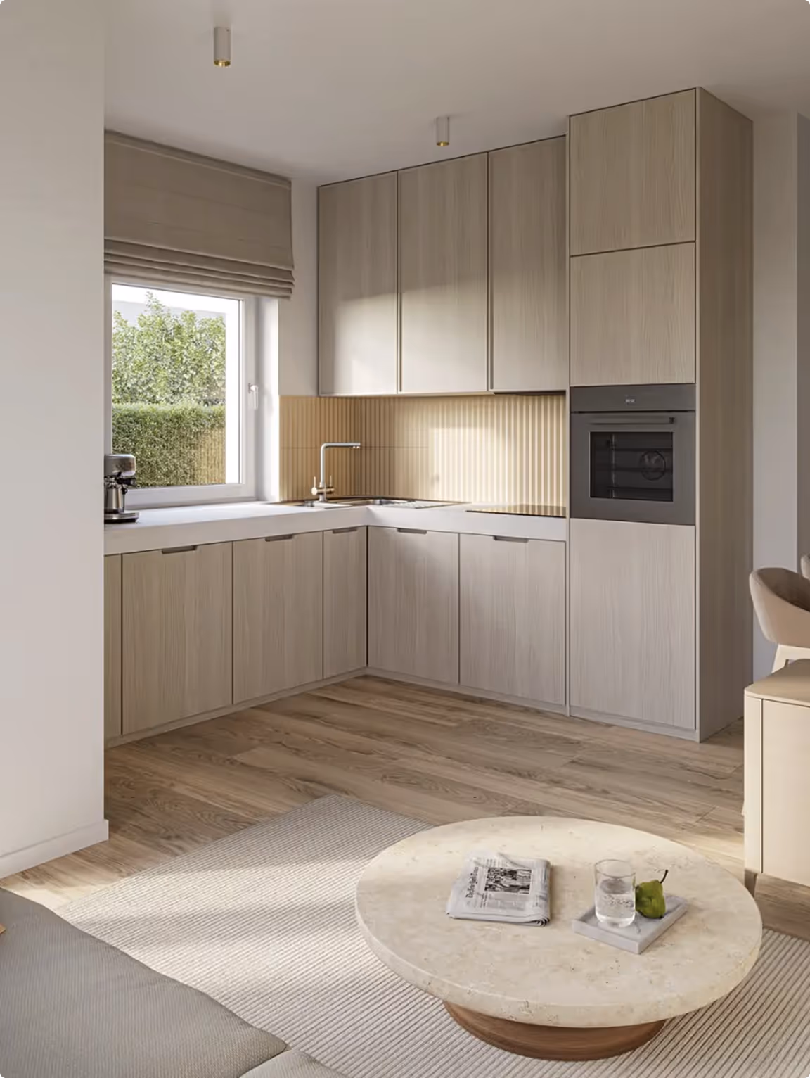 Moderne Küche mit hellen Holzschränken, weißer Arbeitsplatte, Fenster und beige Tischen mit Glas und Zeitung.