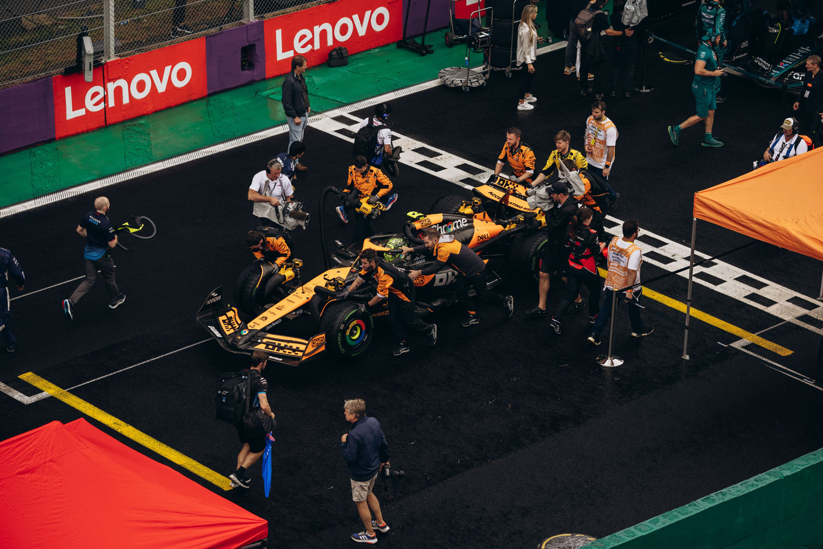 F1 pit crew