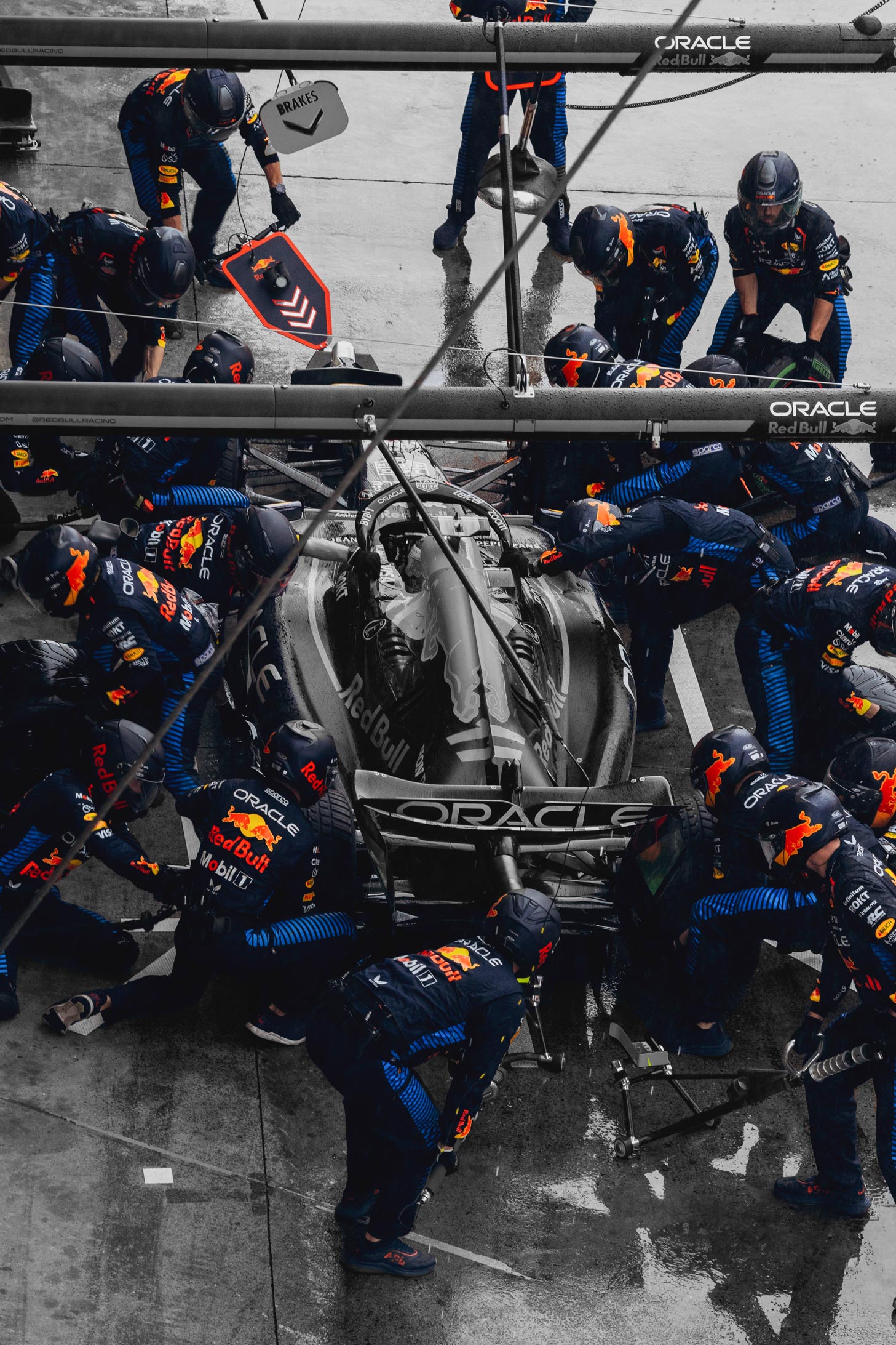 F1 team doing pit stop