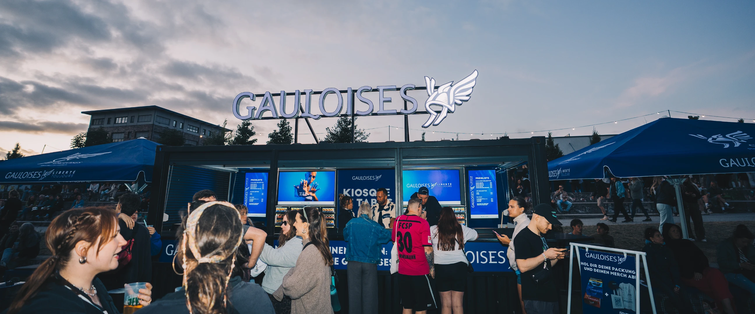 Besucher an der Gauloises-Aktivierungsfläche auf einem Festival