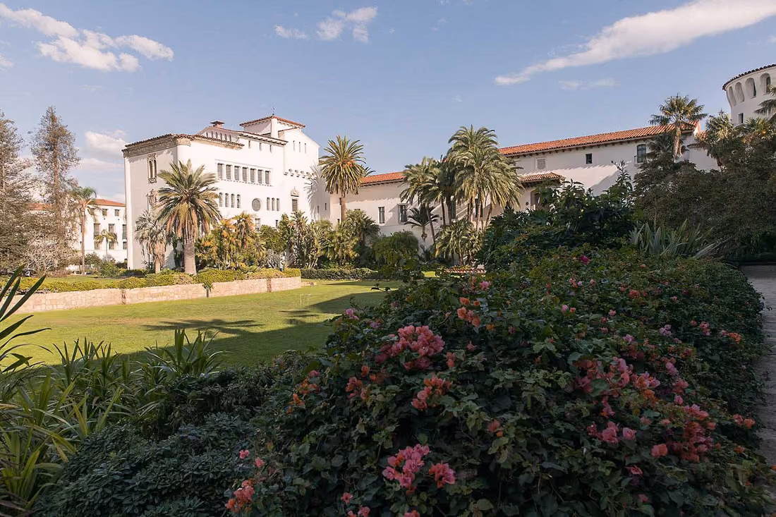 Sunken gardens in the courthouse with bouganvilla