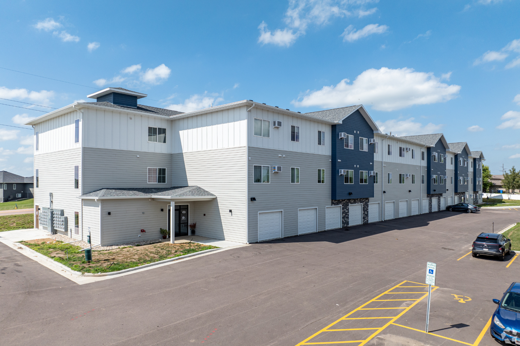 Marion Crossing Apartments exterior building