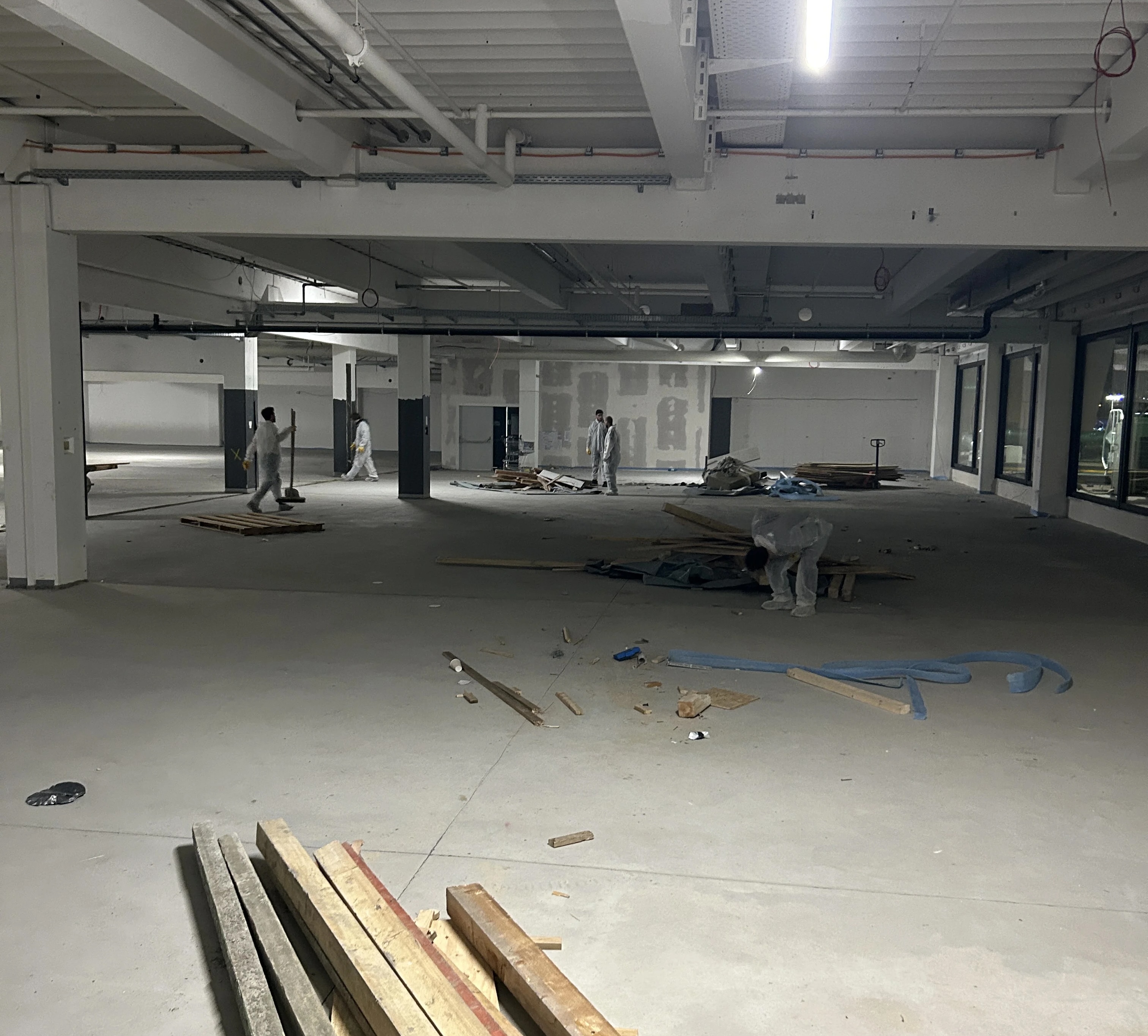 Bauzwischenreinigung auf 4.500 qm in einem Fitnessstudio in Wiesbaden