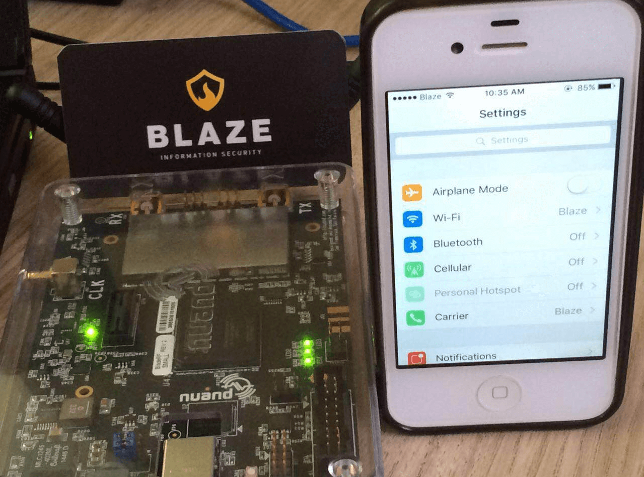 Blaze lab setup with Nuand bladeRF x40 and antennas