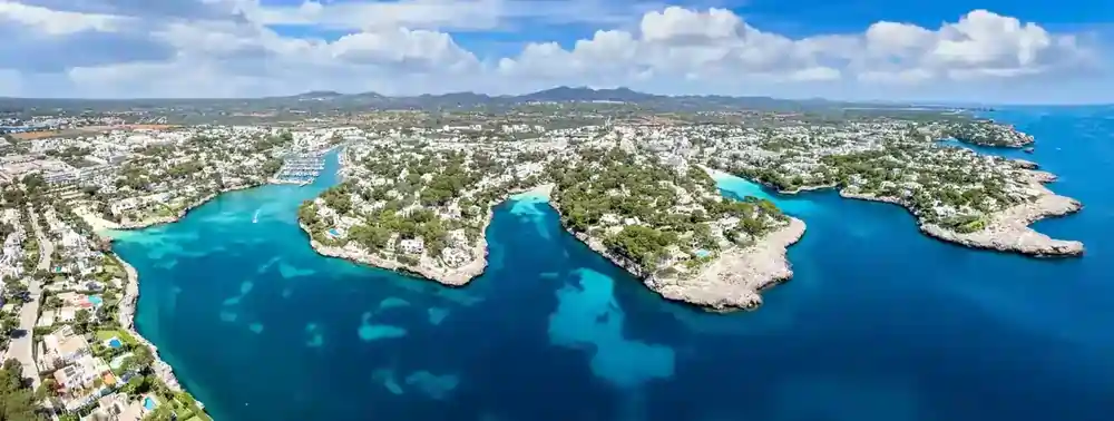 Plan your perfect Cala d'Or holiday with our independent local guide to beaches, restaurants, hotels, boat trips, Cala Egos and the best things to do.